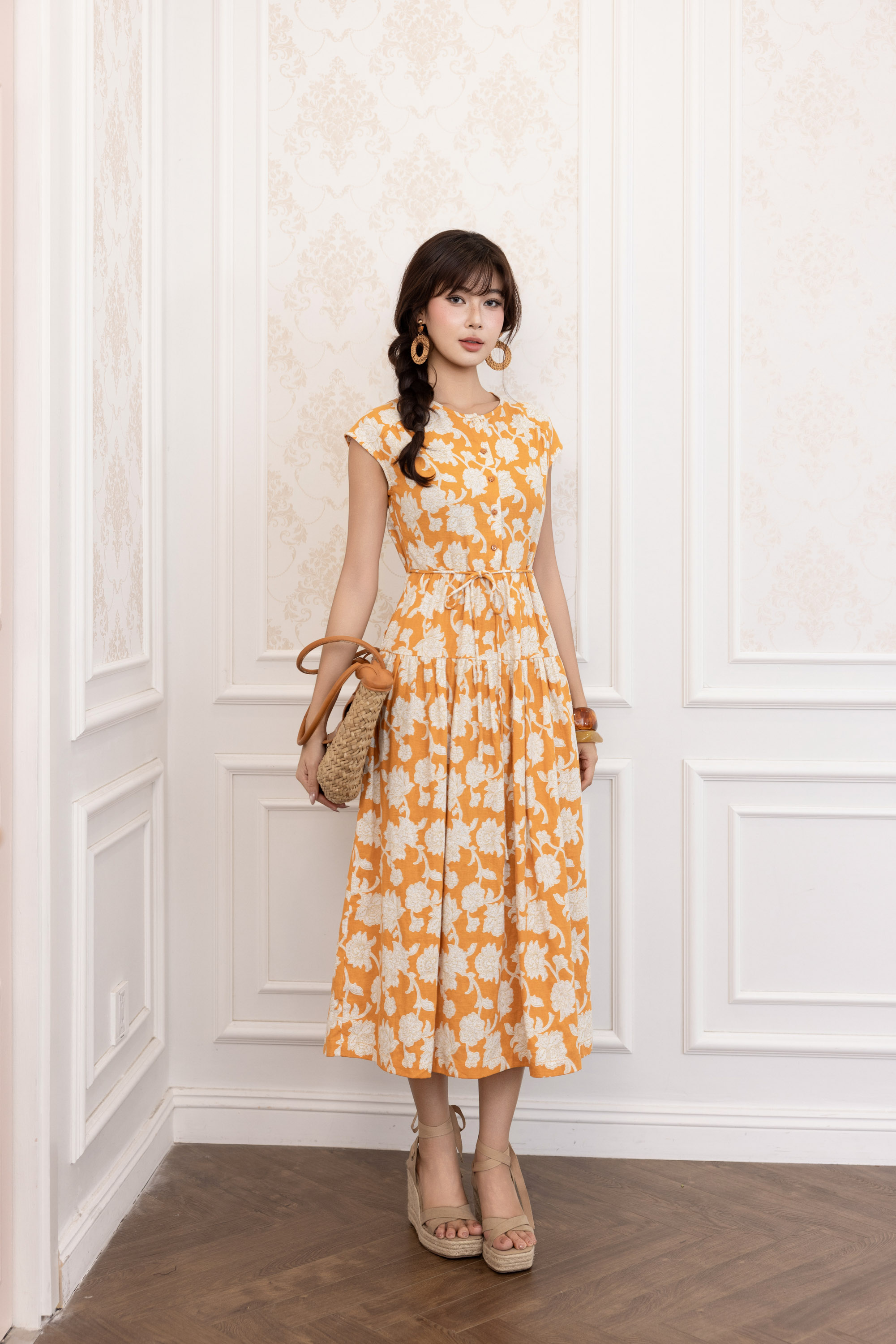 SWANLAKE | Váy Đầm Nữ Maxi Vải Linen Cổ Tròn Cài Nút Tay Hến Dây Thắt Eo In Hoa D13821LW01