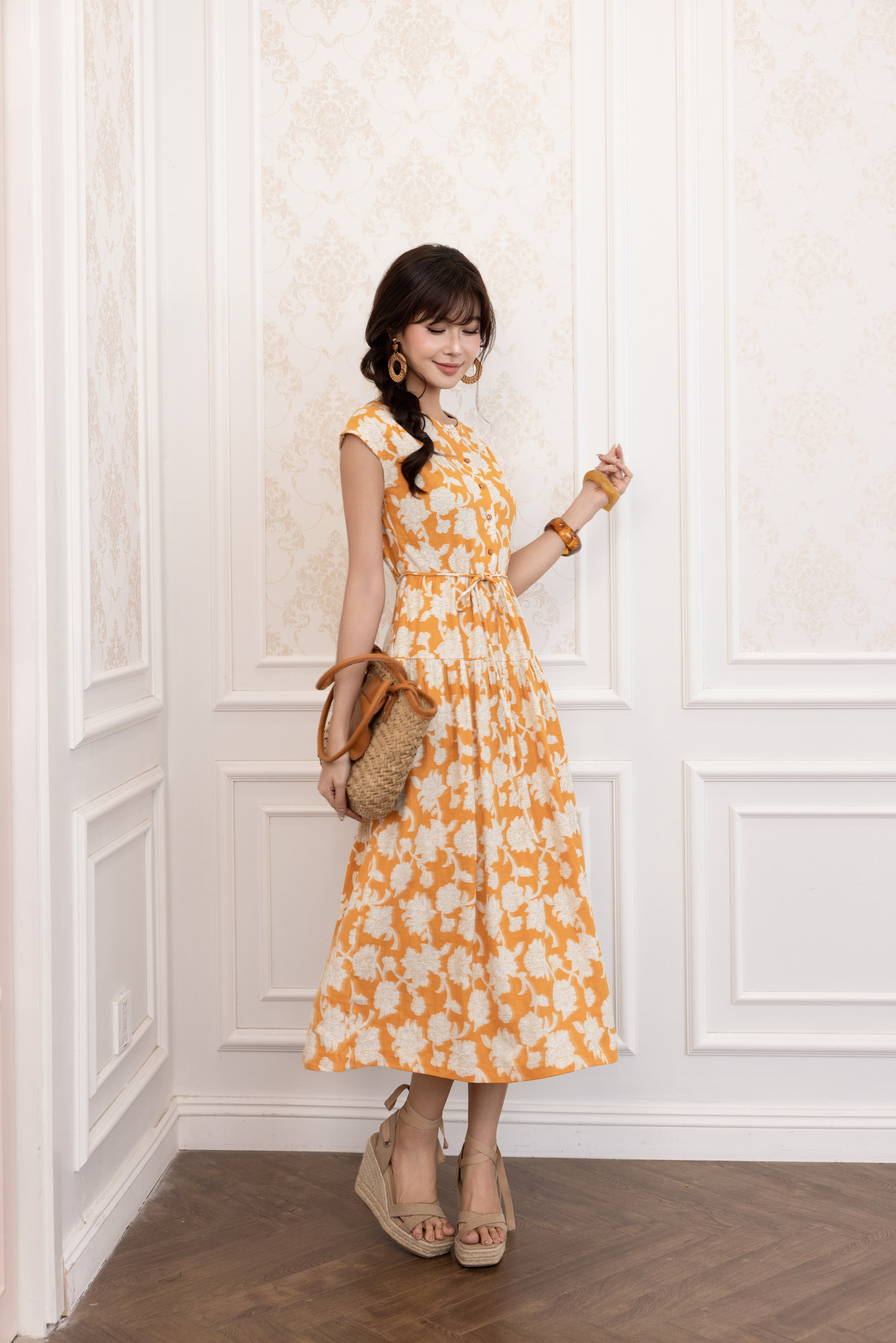 SWANLAKE | Váy Đầm Nữ Maxi Vải Linen Cổ Tròn Cài Nút Tay Hến Dây Thắt Eo In Hoa D13821LW01
