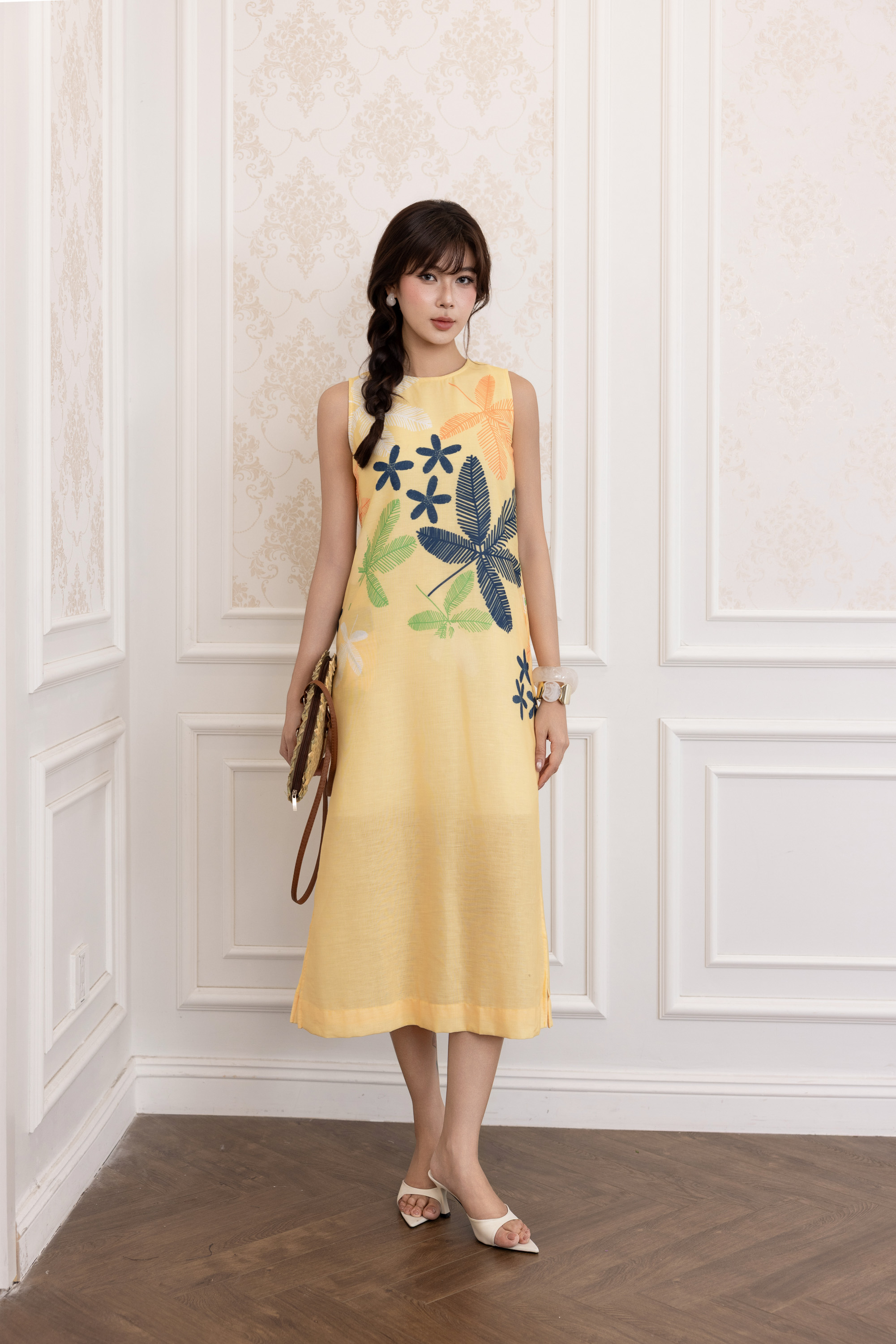 SWANLAKE | Váy Đầm Nữ Maxi Suông Sát Nách Xẻ Tà Linen Lụa In Hoa Cổ Tròn Du Lịch Biển Hè D12380LW06