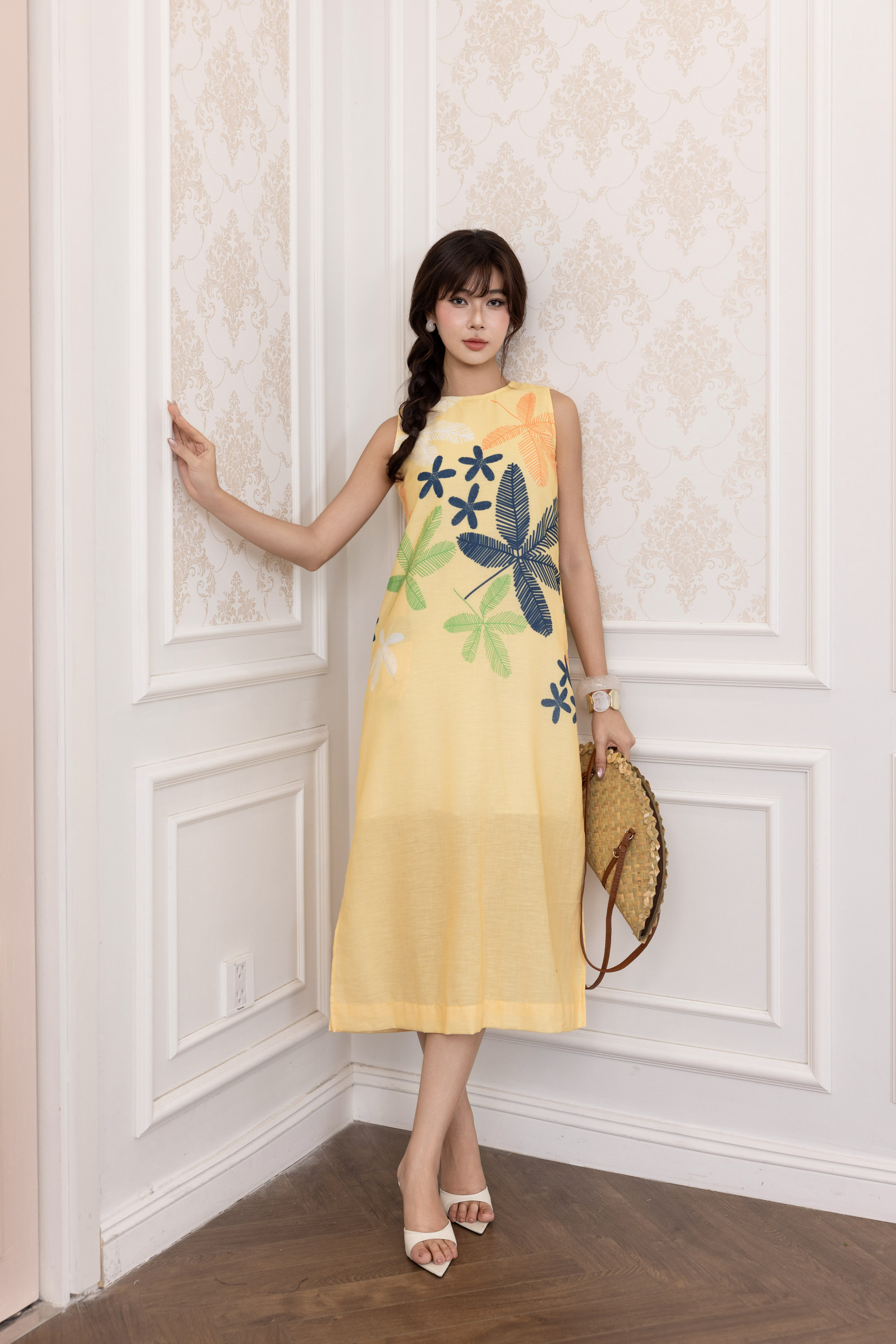 SWANLAKE | Váy Đầm Nữ Maxi Suông Sát Nách Xẻ Tà Linen Lụa In Hoa Cổ Tròn Du Lịch Biển Hè D12380LW06