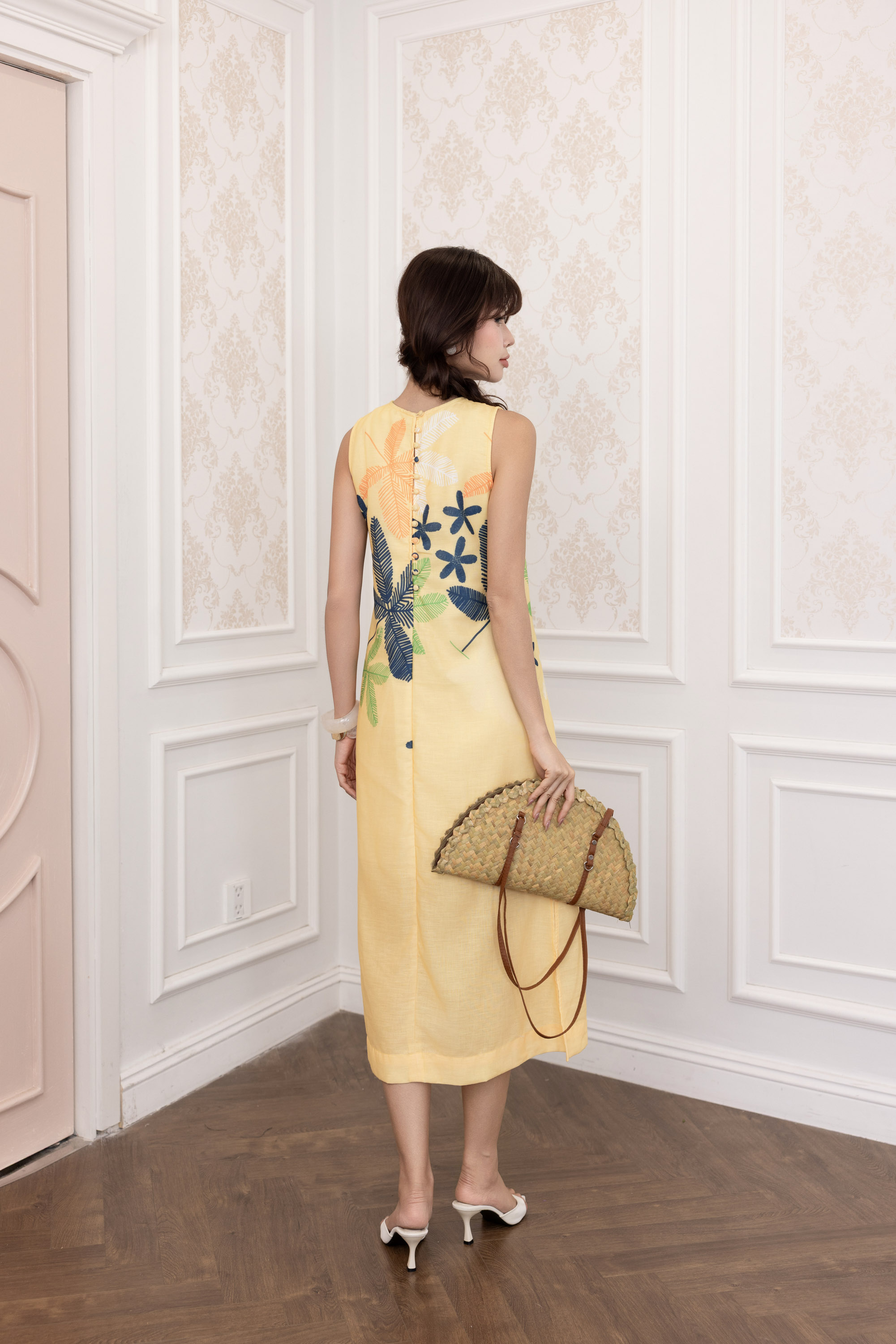 SWANLAKE | Váy Đầm Nữ Maxi Suông Sát Nách Xẻ Tà Linen Lụa In Hoa Cổ Tròn Du Lịch Biển Hè D12380LW06