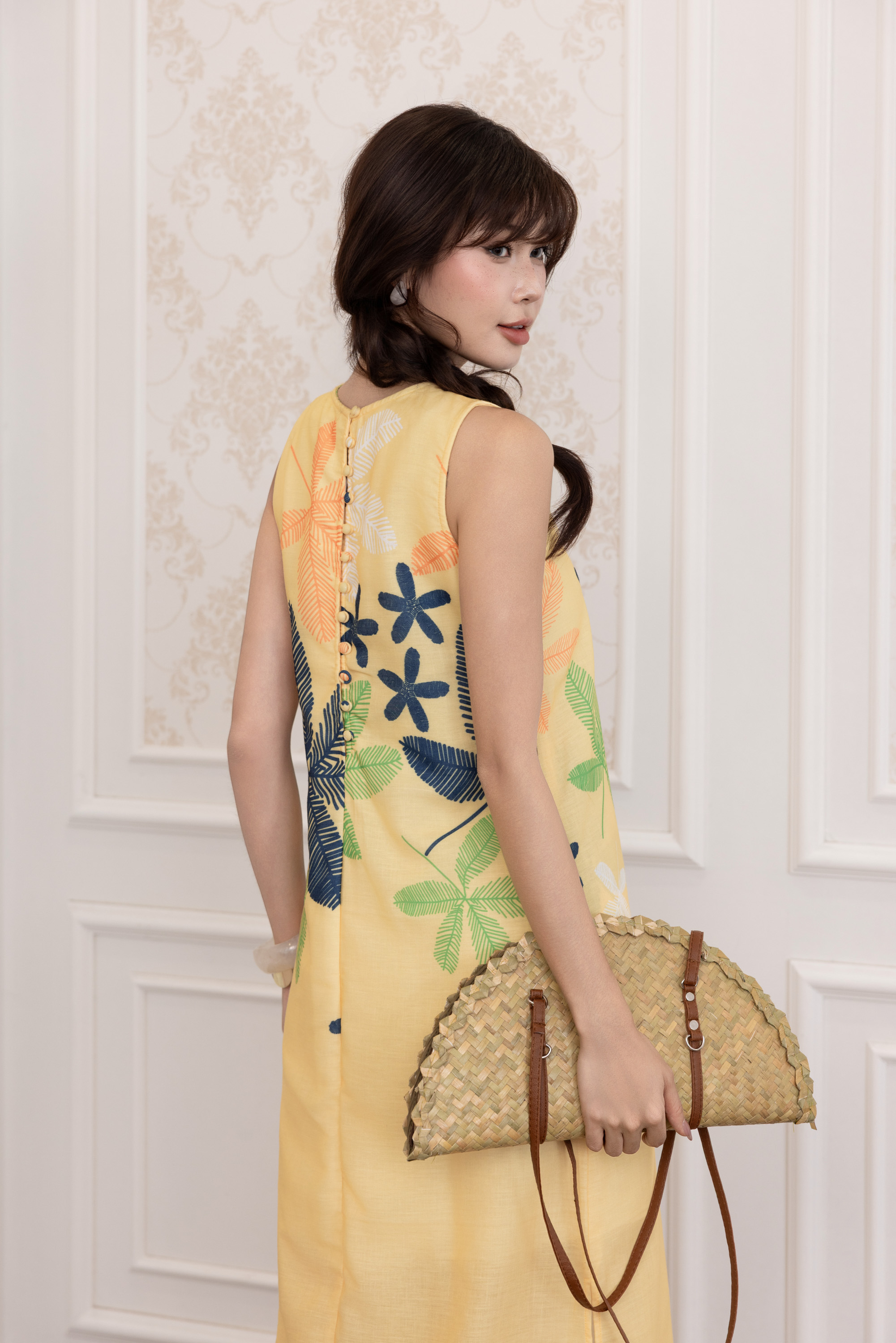 SWANLAKE | Váy Đầm Nữ Maxi Suông Sát Nách Xẻ Tà Linen Lụa In Hoa Cổ Tròn Du Lịch Biển Hè D12380LW06