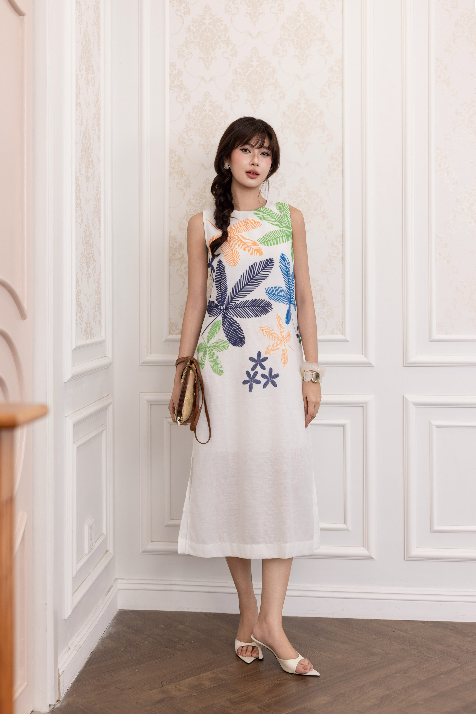 SWANLAKE | Váy Đầm Nữ Maxi Suông Sát Nách Xẻ Tà Linen Lụa In Hoa Cổ Tròn Du Lịch Biển Hè D12380LW06