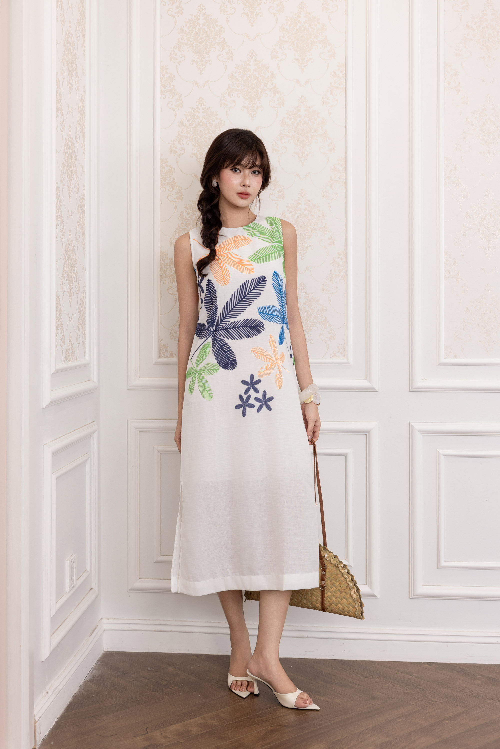 SWANLAKE | Váy Đầm Nữ Maxi Suông Sát Nách Xẻ Tà Linen Lụa In Hoa Cổ Tròn Du Lịch Biển Hè D12380LW06