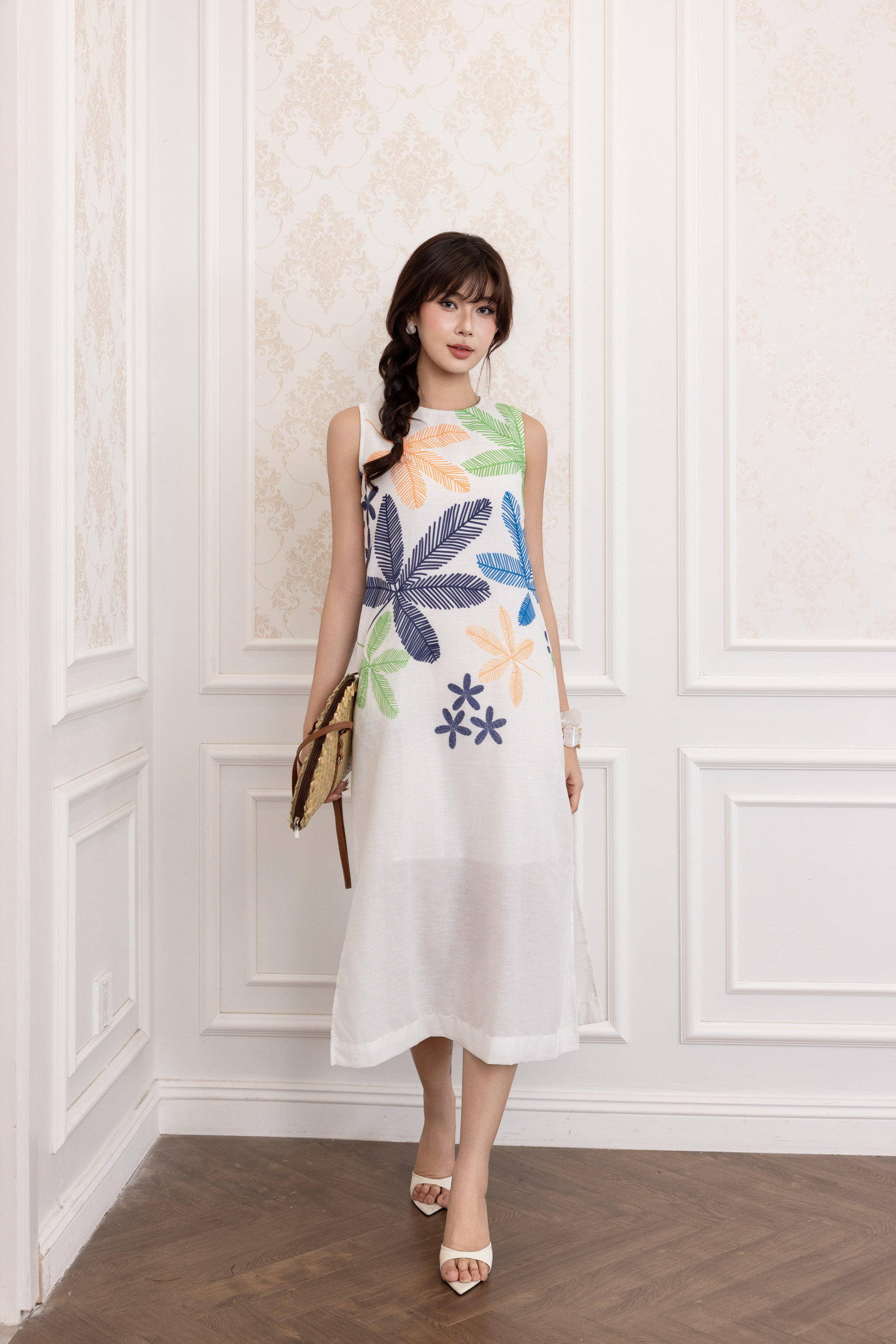 SWANLAKE | Váy Đầm Nữ Maxi Suông Sát Nách Xẻ Tà Linen Lụa In Hoa Cổ Tròn Du Lịch Biển Hè D12380LW06
