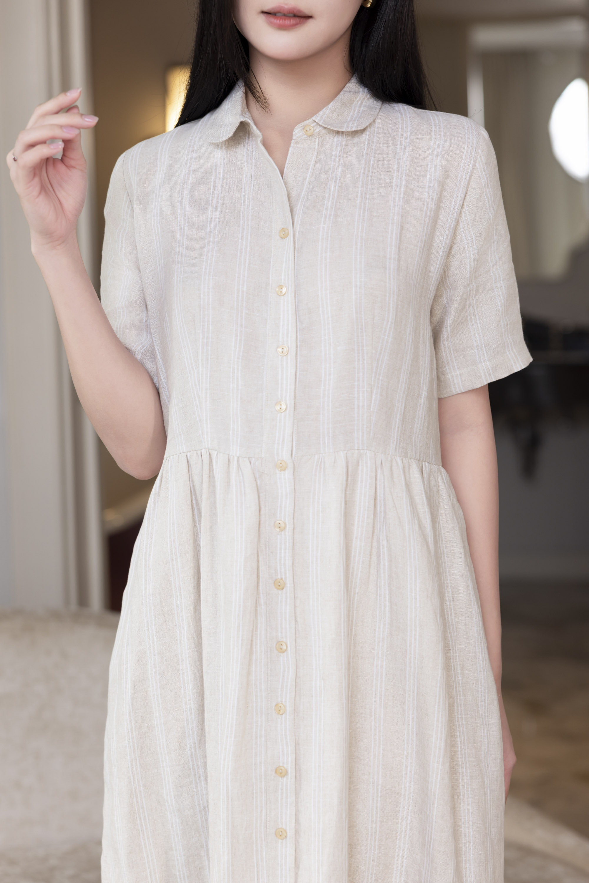 SWANLAKE | Váy Đầm Sơ Mi Nữ Midi Suông Cài Nút Sọc Dọc Nhấn Eo Xếp Ly Công Sở Linen Có Túi D12498LW02