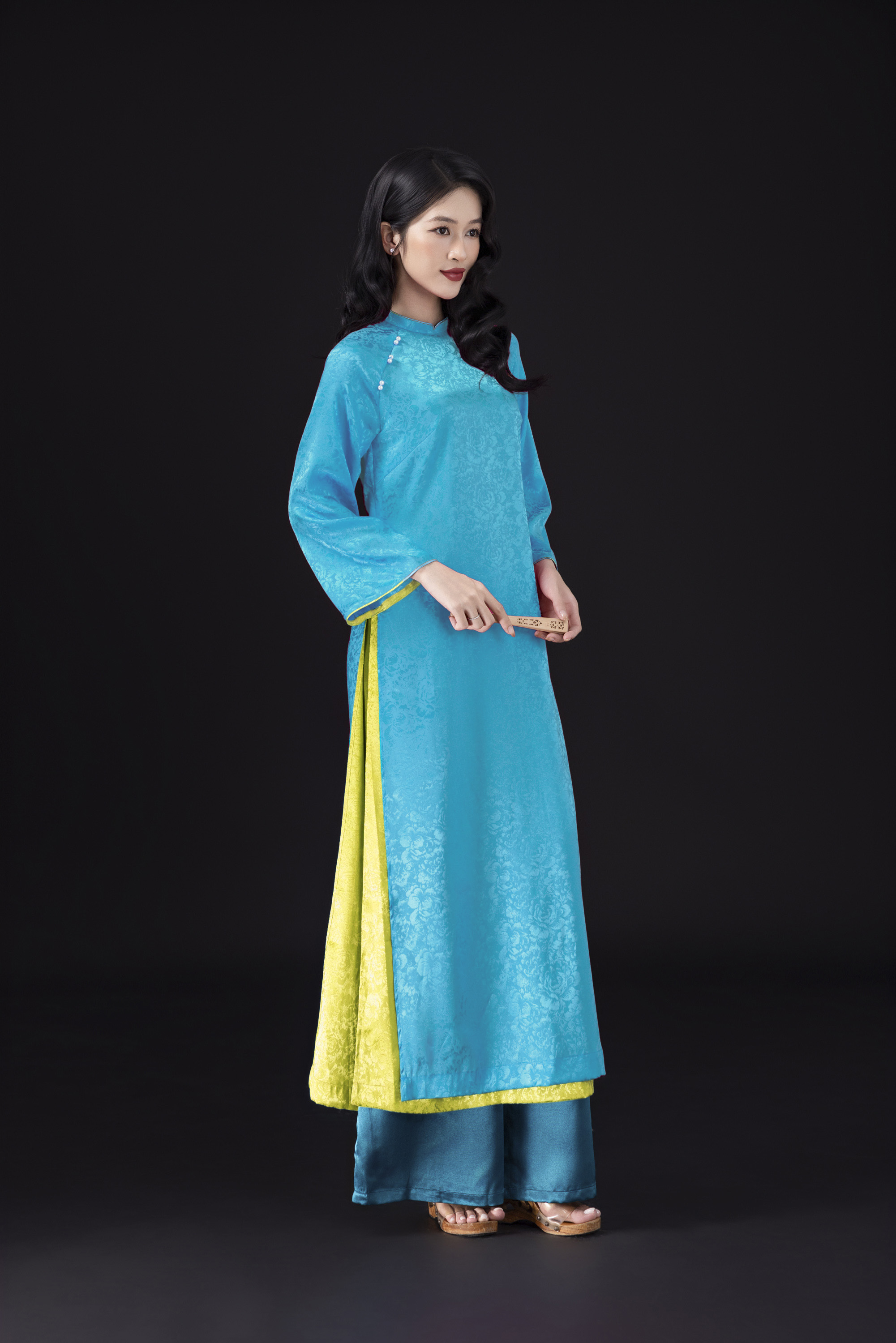 SWANLAKE | Áo Dài Tết Cách Tân Nữ Lụa Gấm Tà Kép Tay Dài Rộng Dáng Suông Truyền Thống L13155LW01