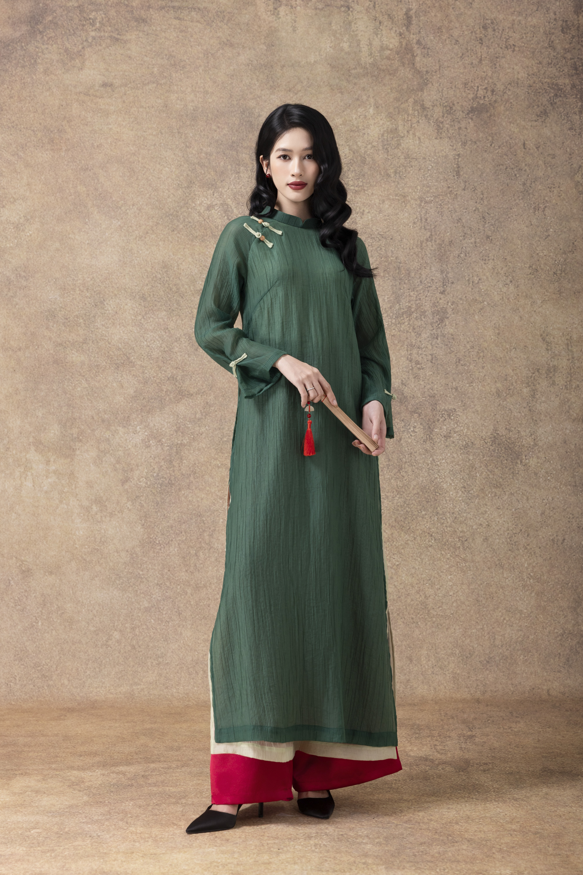 SWANLAKE | Áo Dài Cách Tân Nữ Mộc Tâm Phom Suông Cổ Trụ Tà Kép Chất Vải Xốp Hàn Đính Nút L13122LW01