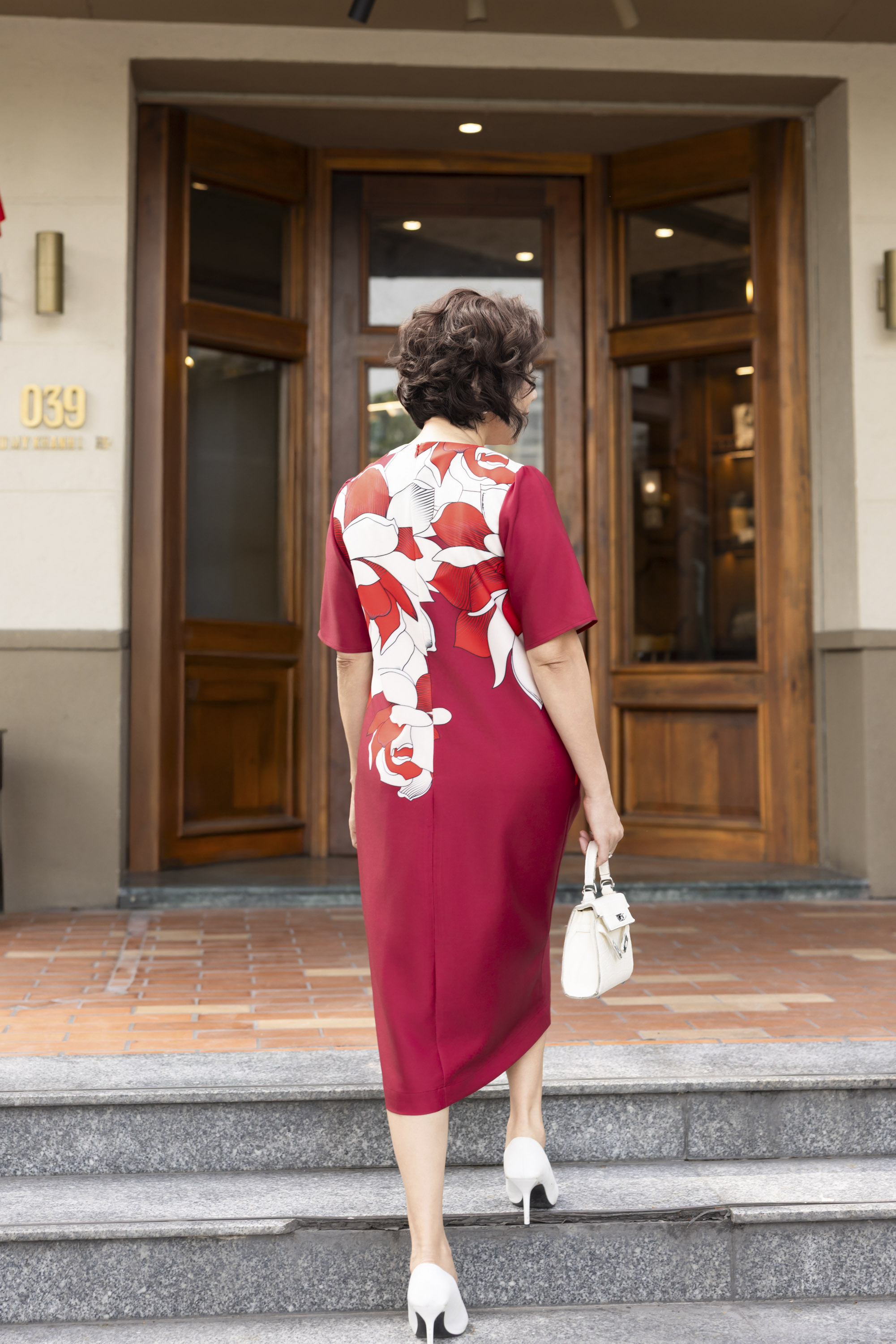 M COLLECTION | Đầm Lụa Day Co Giãn Chân Bông Đi Tiệc Trung Niên, Tặng Mẹ Sang Trọng D12571LW01