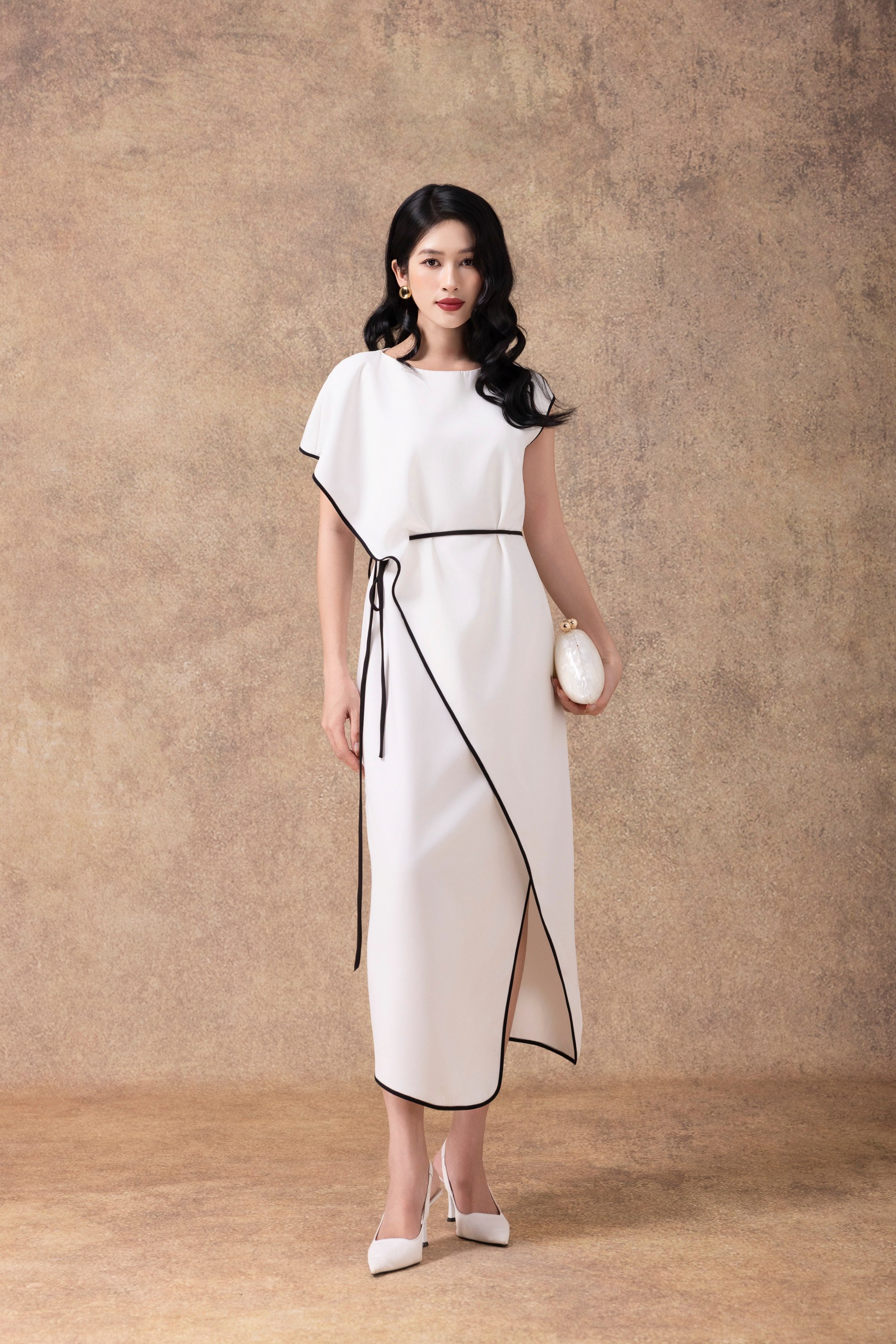 SWANLAKE | Váy Đầm Maxi Dự Tiệc Lụa Dày Cao Cấp Sang Trọng Cổ Tròn Tay Ngắn Dây Thắt Eo D13136LW01