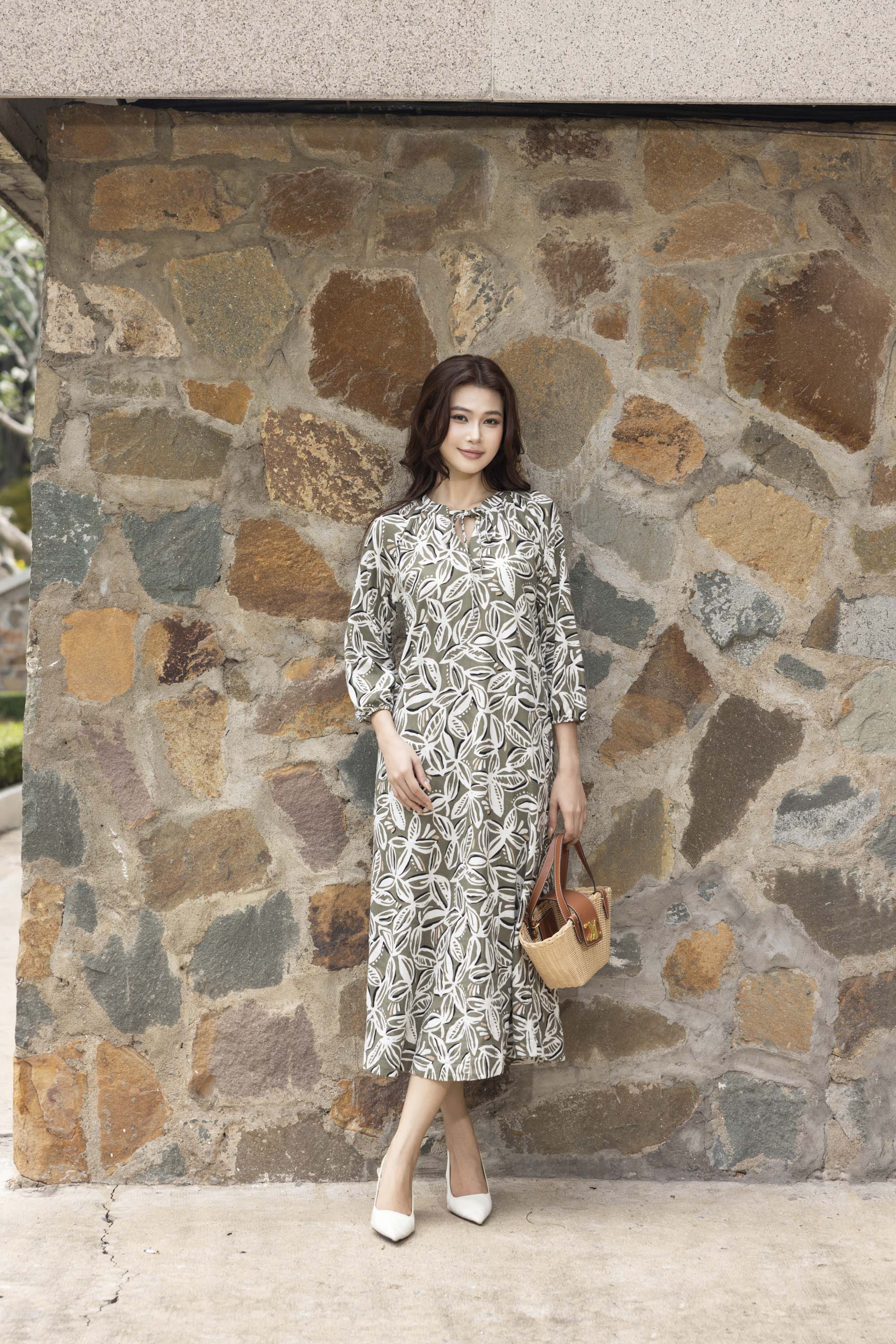 SWANLAKE | Váy Đầm Nữ Midi Suông Tay Lỡ Vải Linen In Hoa Có Túi Xẻ Tà Công Sở Dạo Phố D13513LW01