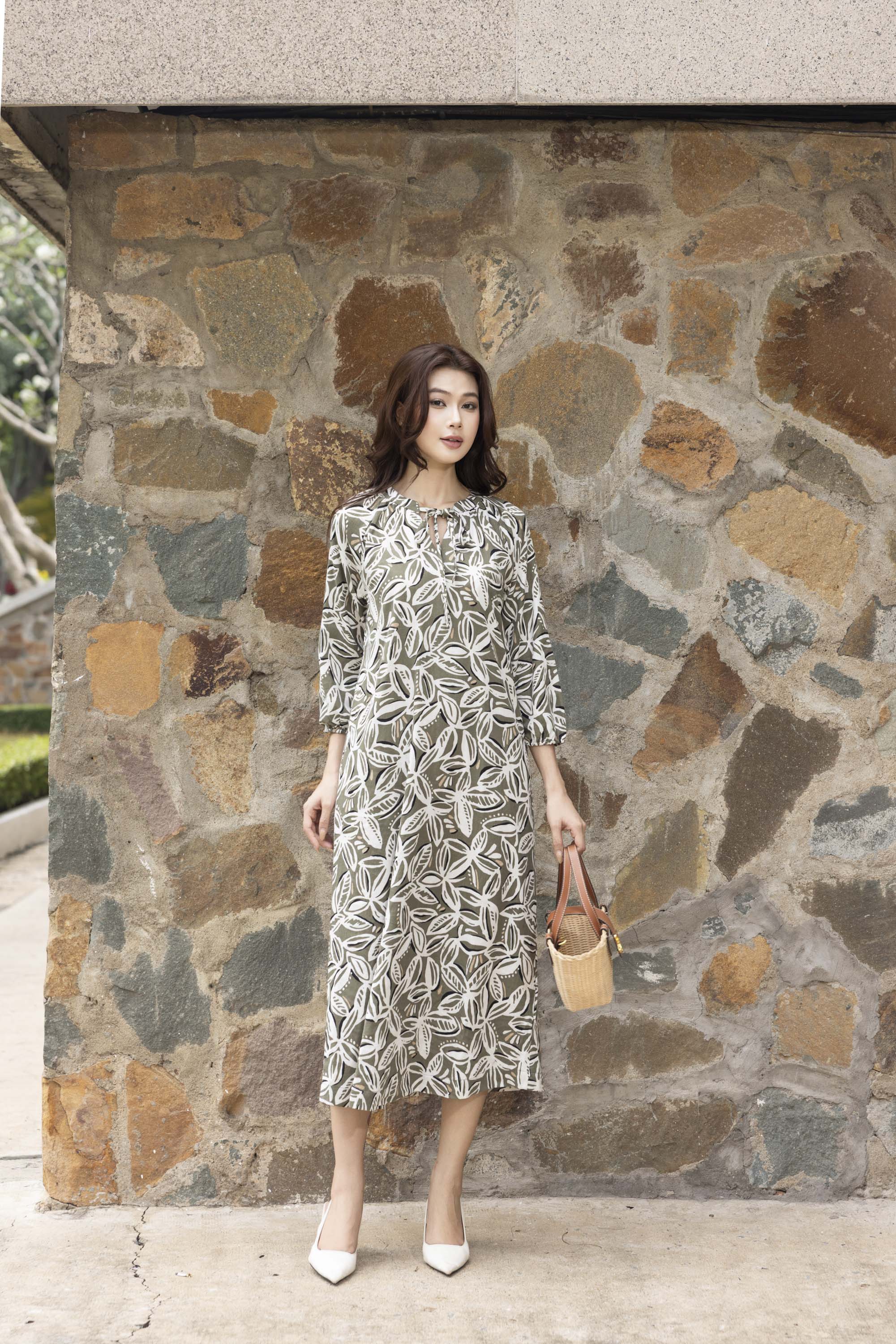 SWANLAKE | Váy Đầm Nữ Midi Suông Tay Lỡ Vải Linen In Hoa Có Túi Xẻ Tà Công Sở Dạo Phố D13513LW01