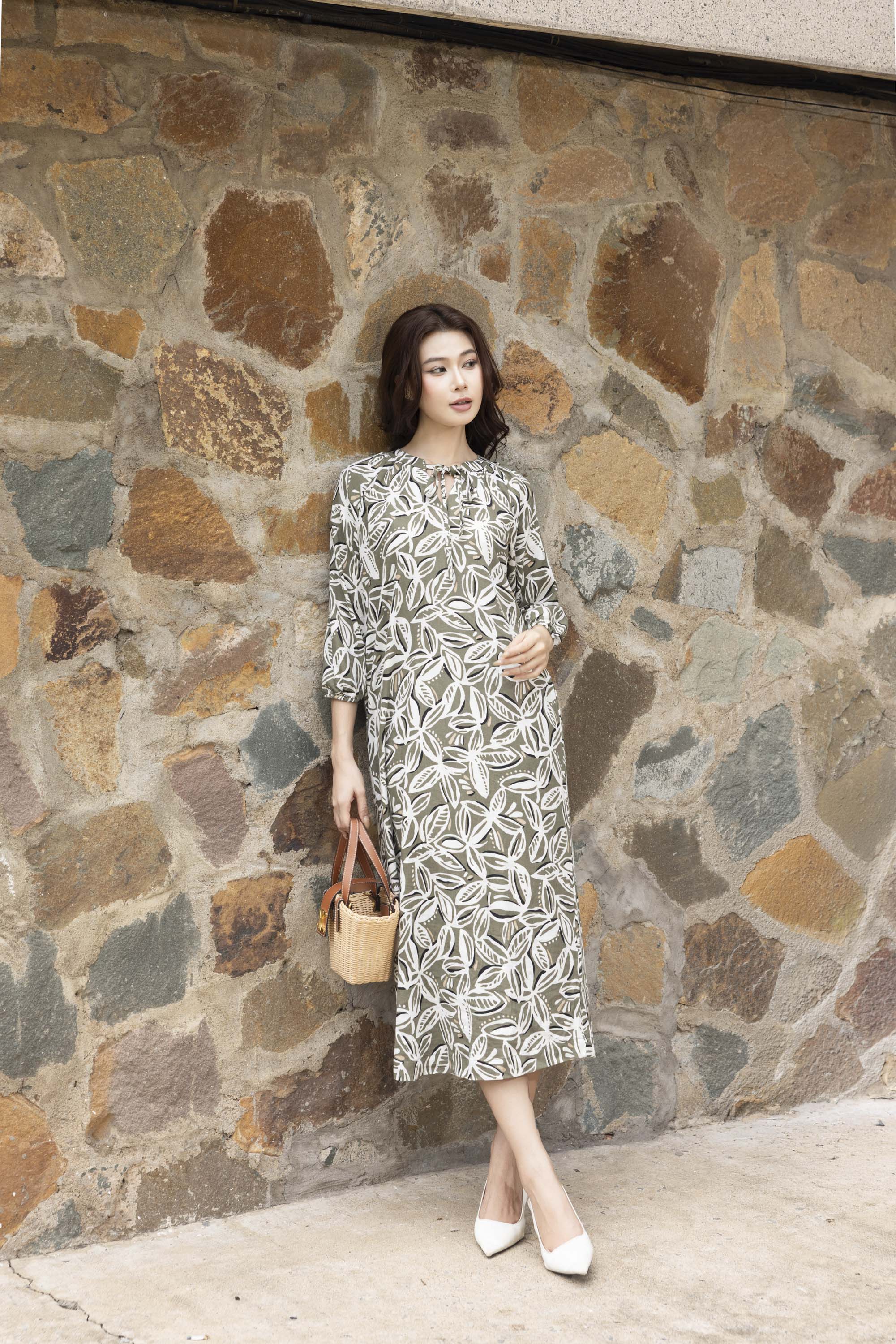 SWANLAKE | Váy Đầm Nữ Midi Suông Tay Lỡ Vải Linen In Hoa Có Túi Xẻ Tà Công Sở Dạo Phố D13513LW01
