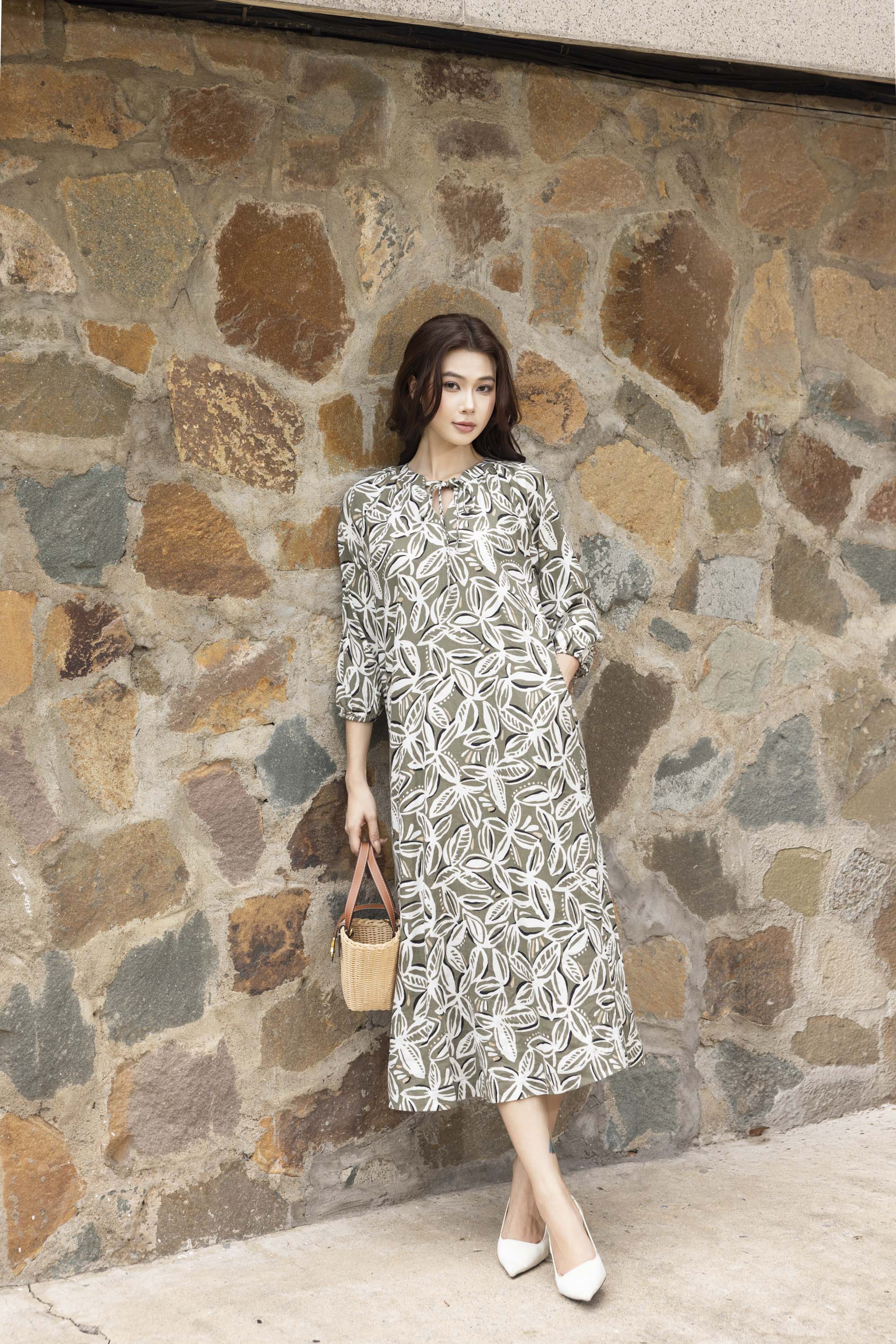 SWANLAKE | Váy Đầm Nữ Midi Suông Tay Lỡ Vải Linen In Hoa Có Túi Xẻ Tà Công Sở Dạo Phố D13513LW01