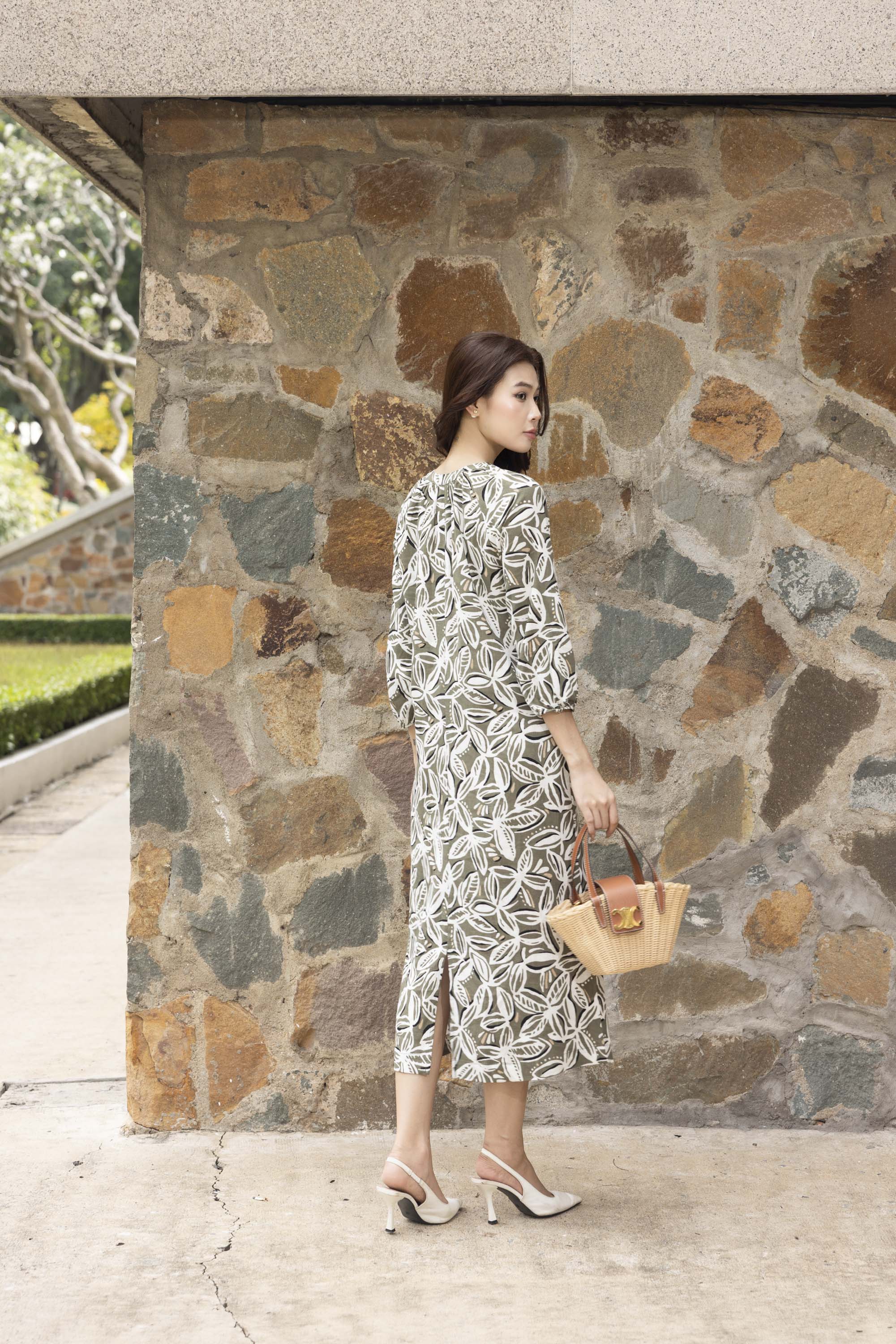SWANLAKE | Váy Đầm Nữ Midi Suông Tay Lỡ Vải Linen In Hoa Có Túi Xẻ Tà Công Sở Dạo Phố D13513LW01