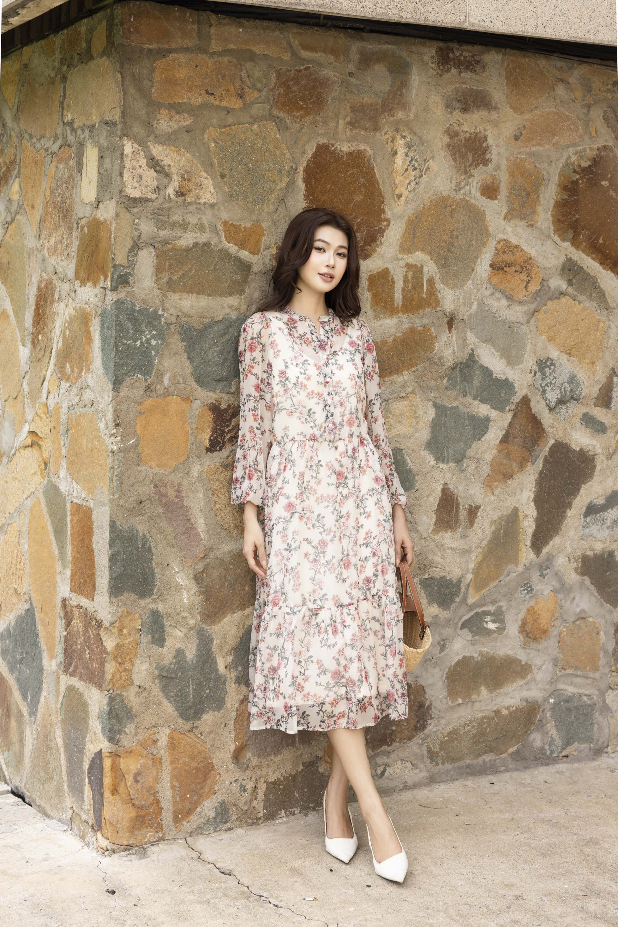 SWANLAKE | Váy Đầm Nữ Maxi Suông Xòe 2 Lớp Cổ Chữ V Cài Nút Tay Dài Vải Tơ In Hoa Đi Biển Hè D12073LW11