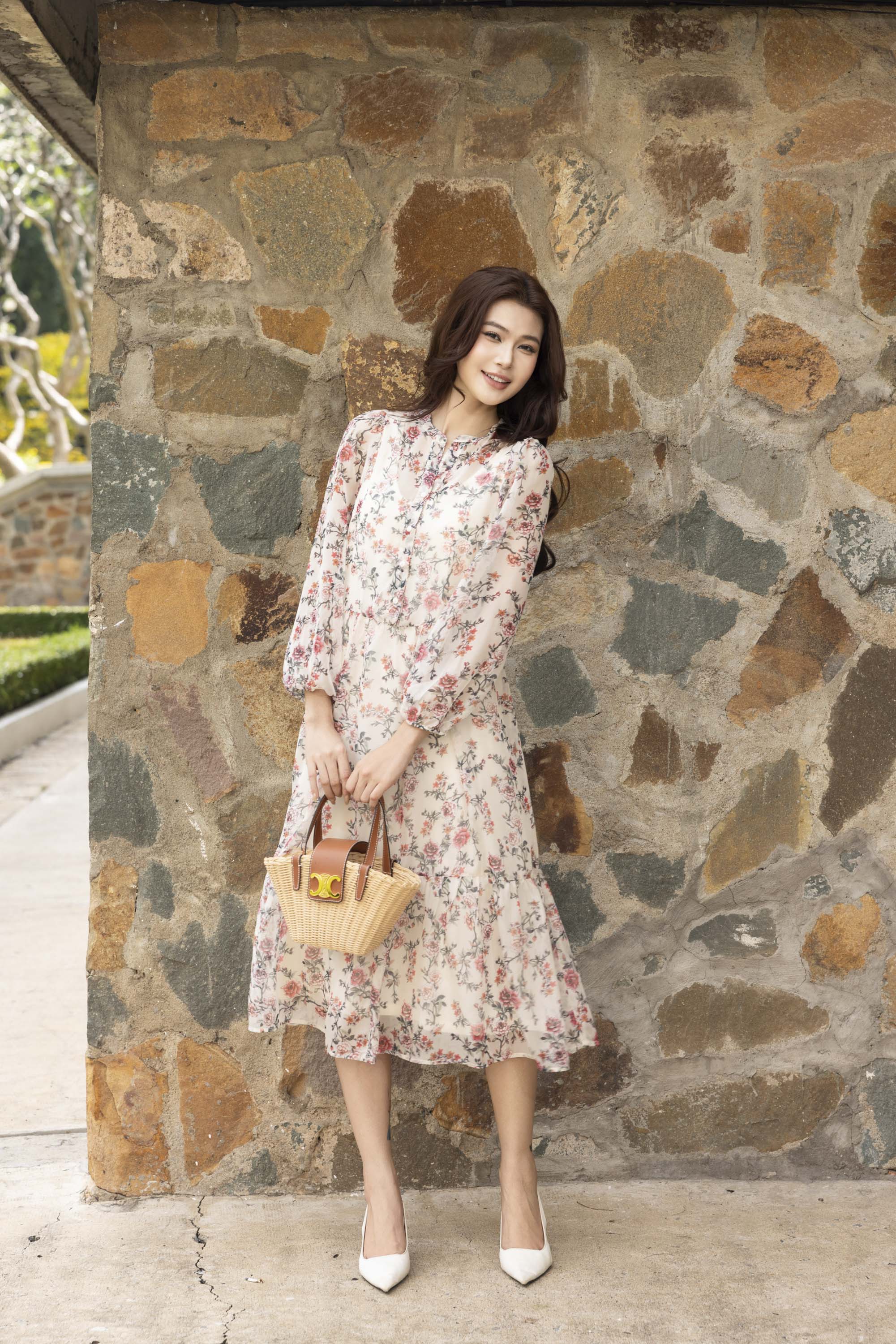 SWANLAKE | Váy Đầm Nữ Maxi Suông Xòe 2 Lớp Cổ Chữ V Cài Nút Tay Dài Vải Tơ In Hoa Đi Biển Hè D12073LW11