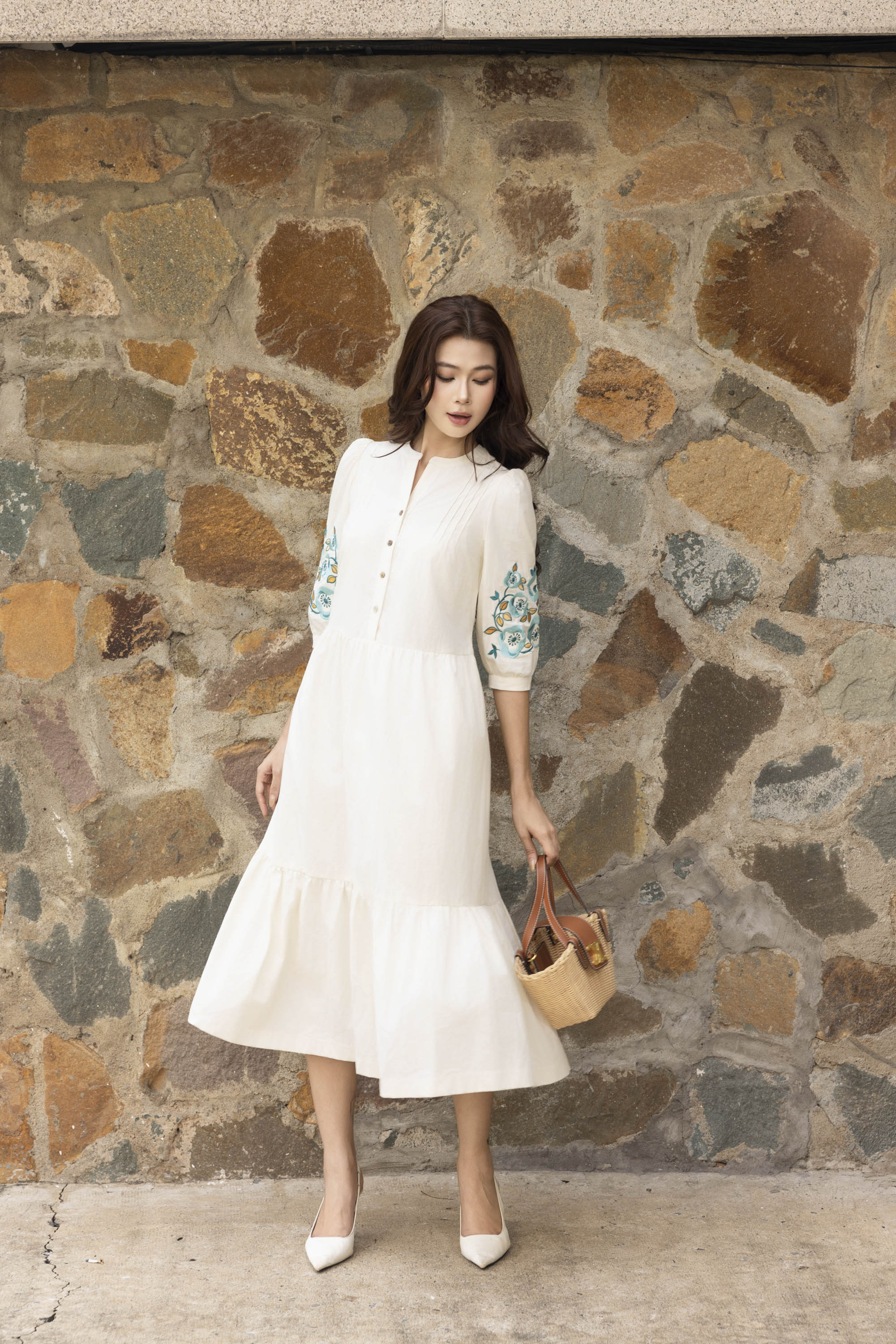 SWANLAKE | Váy Đầm Nữ Maxi Đuôi Cá Xòe Vải Cotton Tay Lỡ Thêu Hoa Cổ Trụ Cài Nút Công Sở D13567LW01