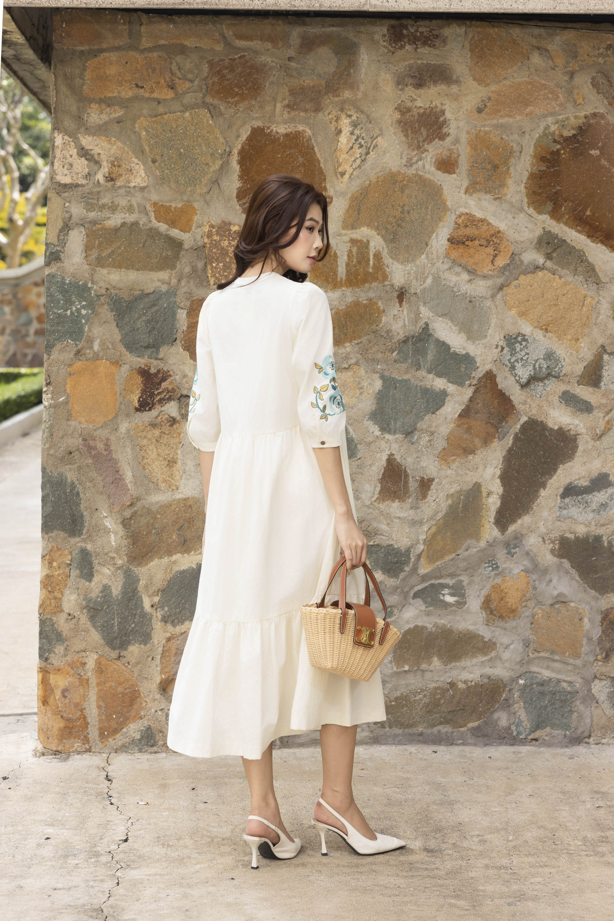 SWANLAKE | Váy Đầm Nữ Maxi Đuôi Cá Xòe Vải Cotton Tay Lỡ Thêu Hoa Cổ Trụ Cài Nút Công Sở D13567LW01
