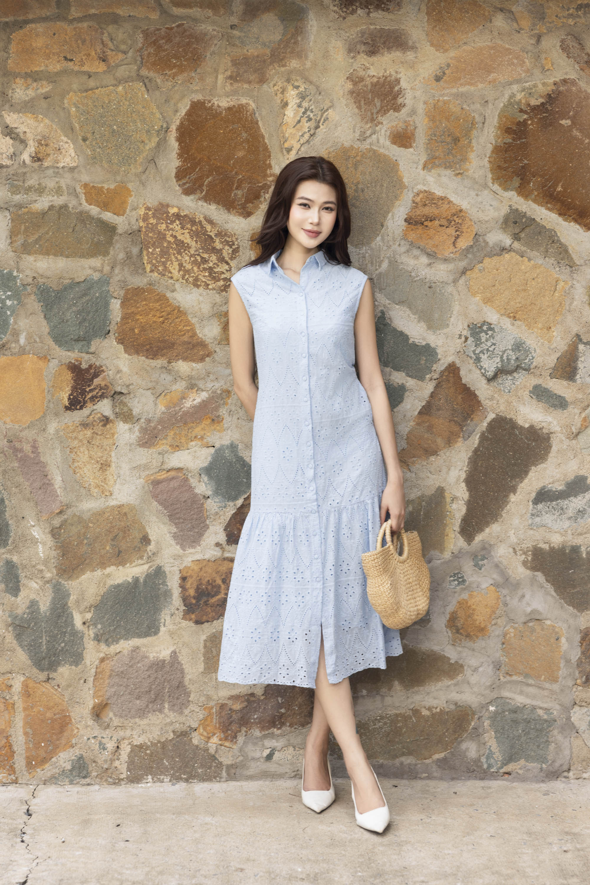 SWANLAKE | Váy Đầm Nữ Maxi Sơ Mi Suông Sát Nách Đuôi Cá Cotton Thêu Hoa Đục Lỗ Cài Nút Có Túi D12905LW01