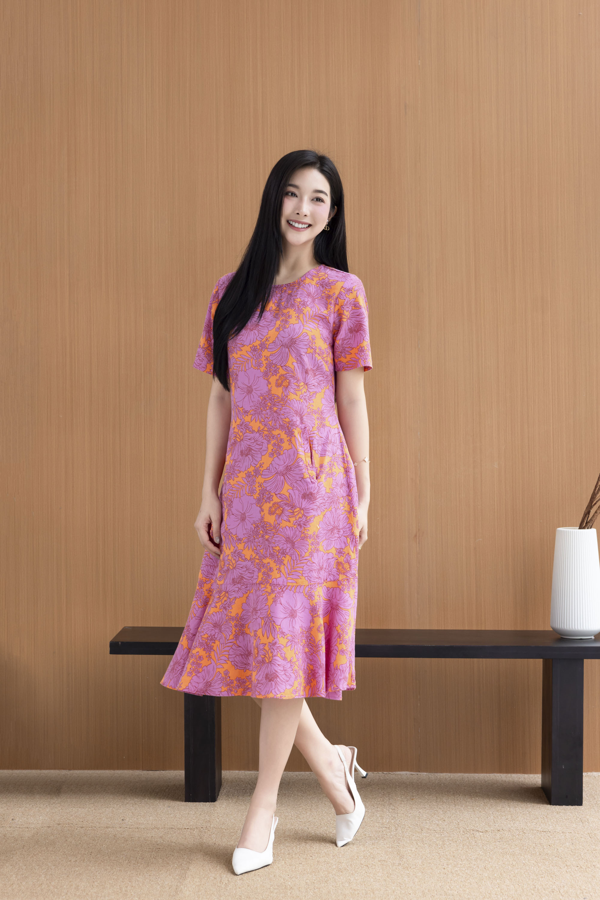 Đầm Linen Bông Đuôi Cá Phom Ôm Swanlake - D11531LW04