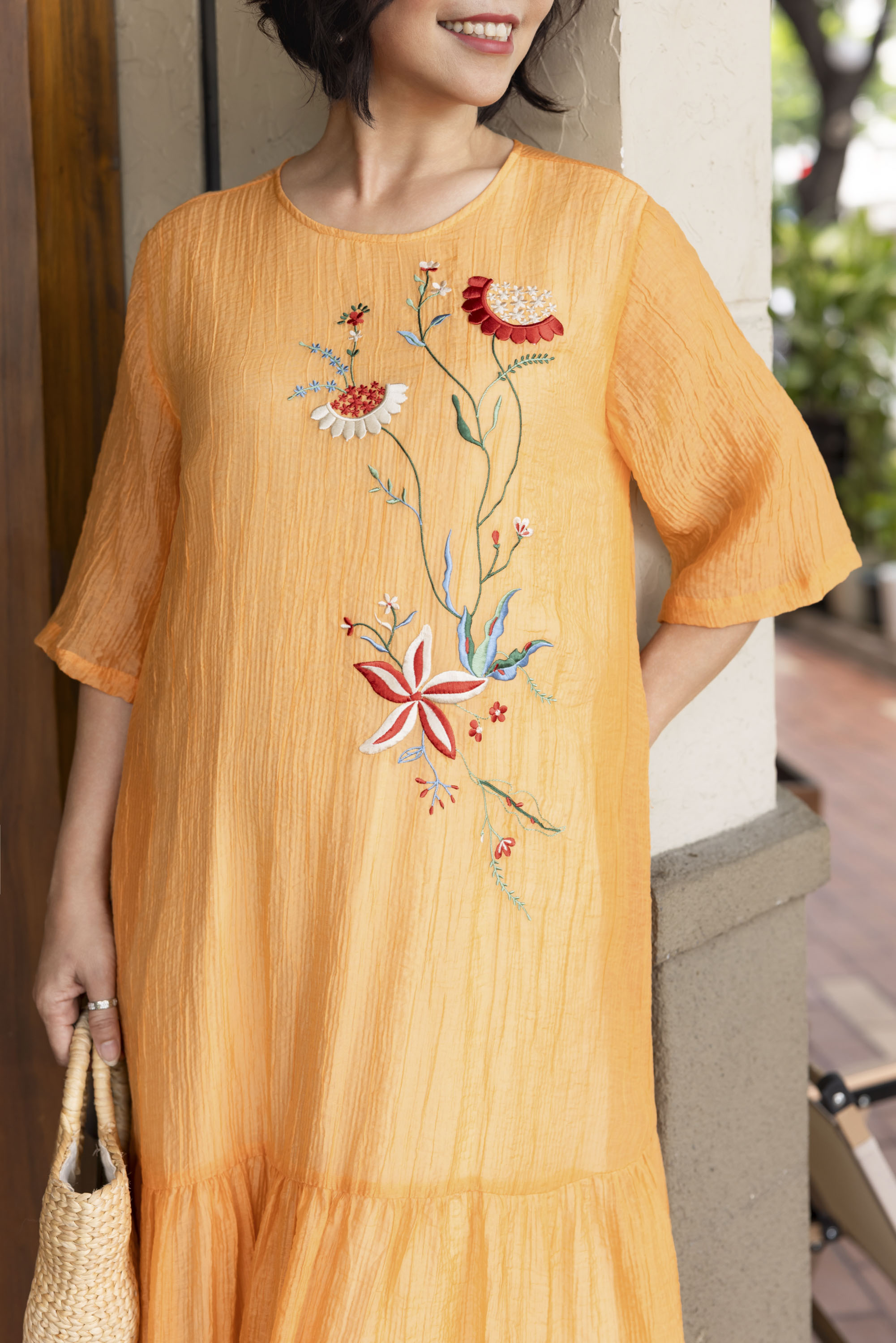 M COLLECTION | Váy Đầm Maxi Nữ Trung Niên Tặng Mẹ Tơ Xốp Đuôi Cá Thêu Hoa Hè Du Lịch Tay Lỡ D12759LW01