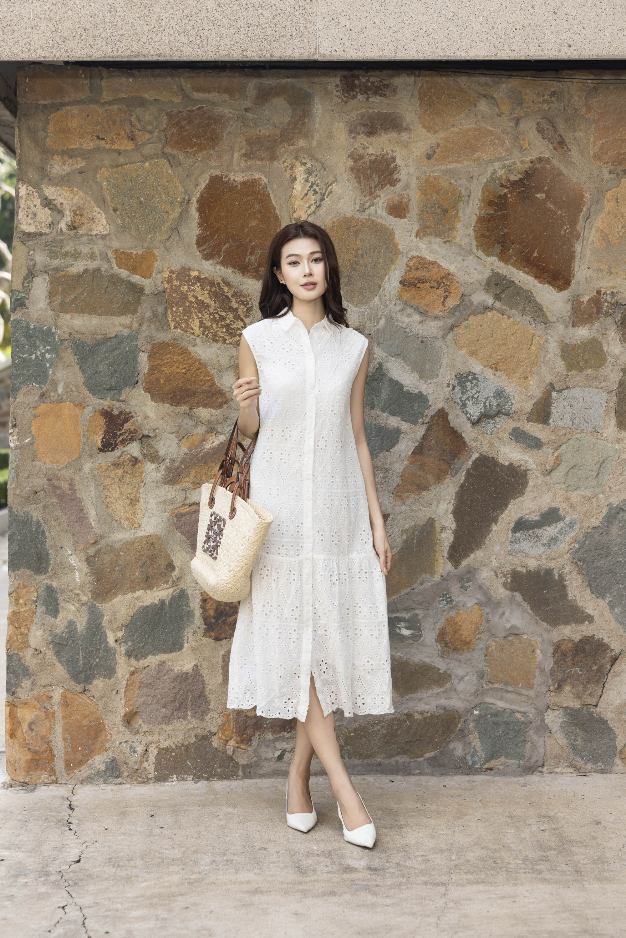 SWANLAKE | Váy Đầm Nữ Maxi Sơ Mi Suông Sát Nách Đuôi Cá Cotton Thêu Hoa Đục Lỗ Cài Nút Có Túi D12905LW01