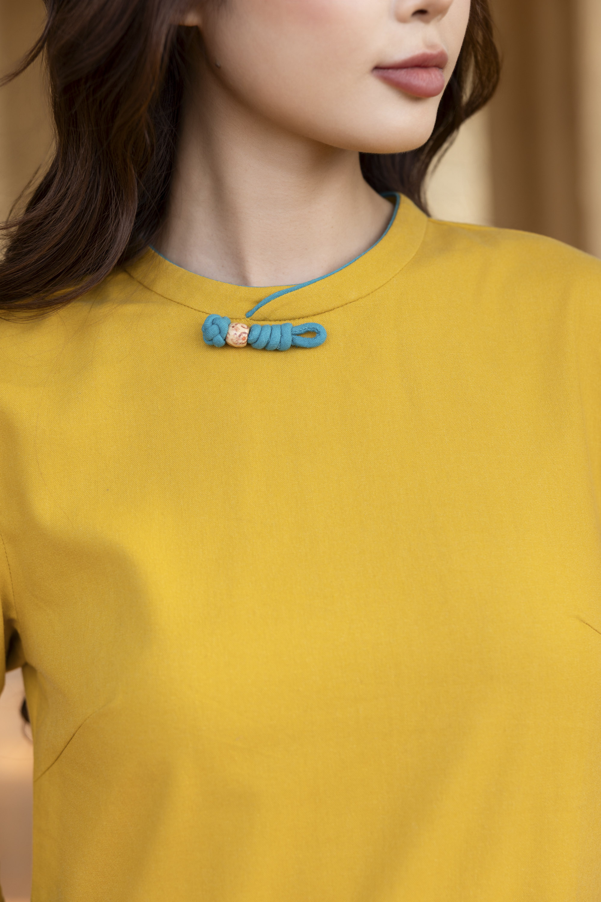 SWANLAKE | Váy Đầm Midi Nữ Phom Suông Cổ Tròn Tay Lỡ Thêu Hoa Chất Vải Linen Đi Tết Dự Tiệc D13232LW01