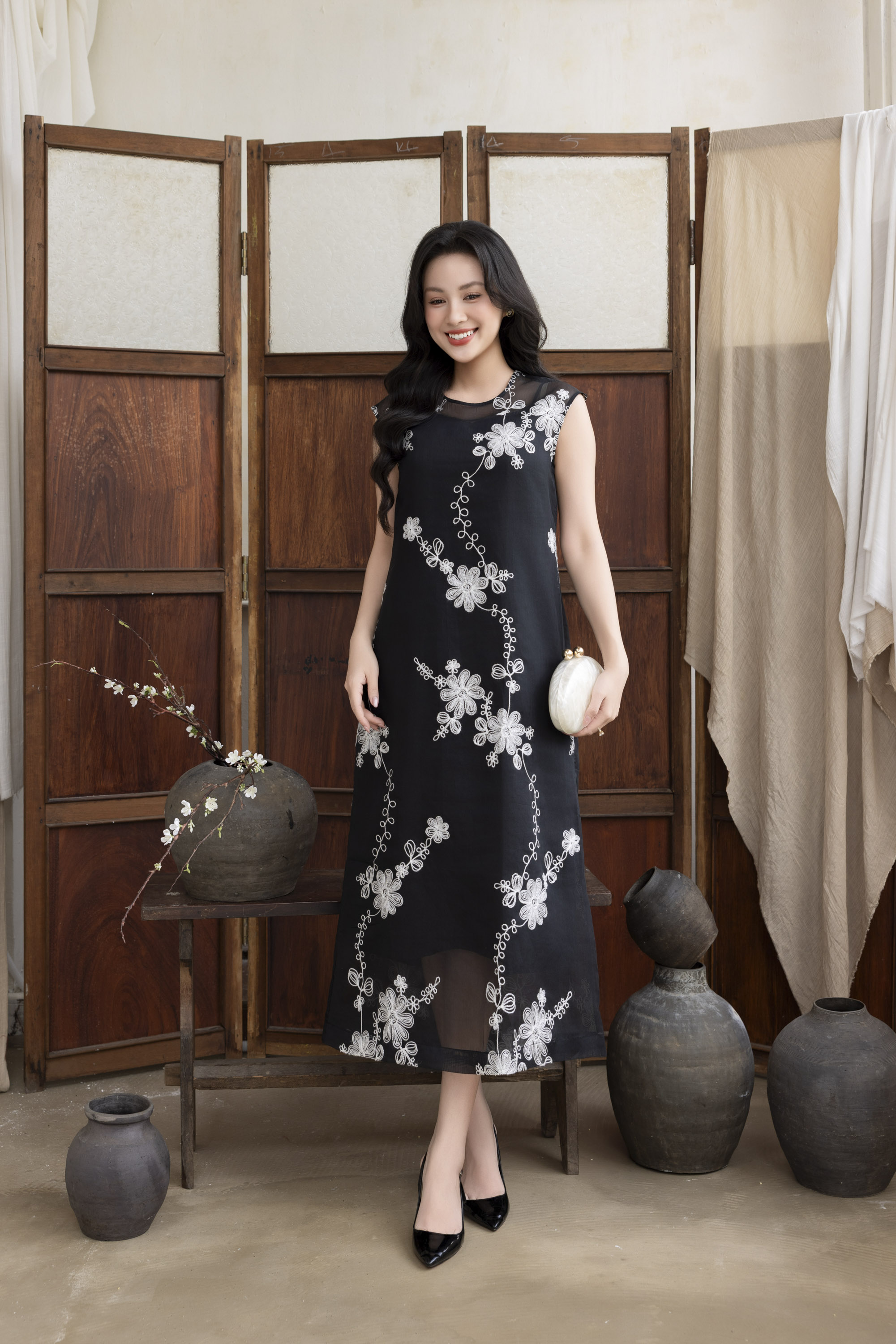 SWANLAKE | Váy Đầm Nữ Suông Maxi Xòe Sát Nách Vải Tơ Thêu Hoa Tiệc Công Sở Thanh Lịch D13283LW01