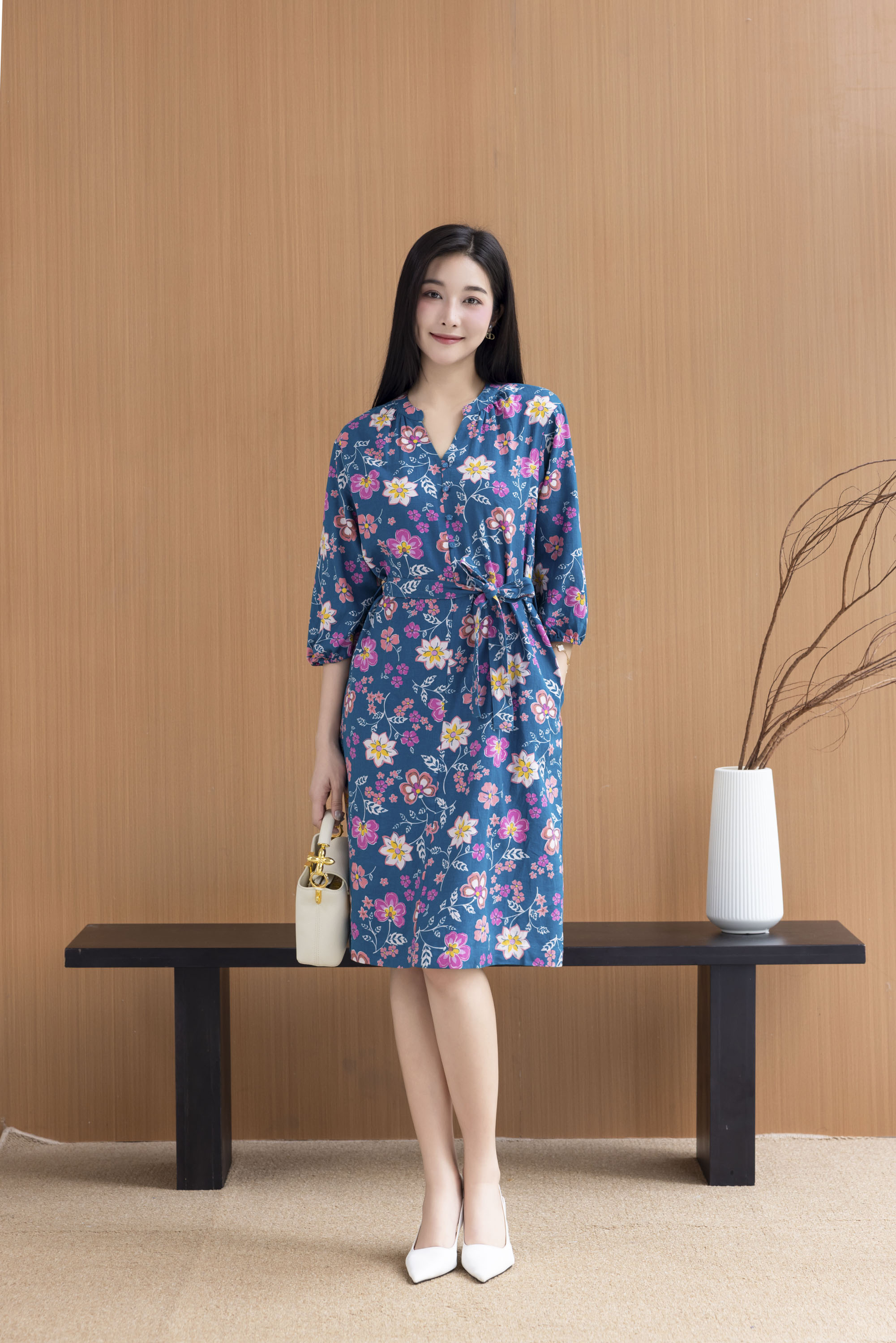 SWANLAKE | Váy Đầm Nữ Suông Dây Thắt Eo Cổ Trụ Đính Nút Vải Linen In Hoa Hè Tay Bí Lỡ Có Túi D12671LW02