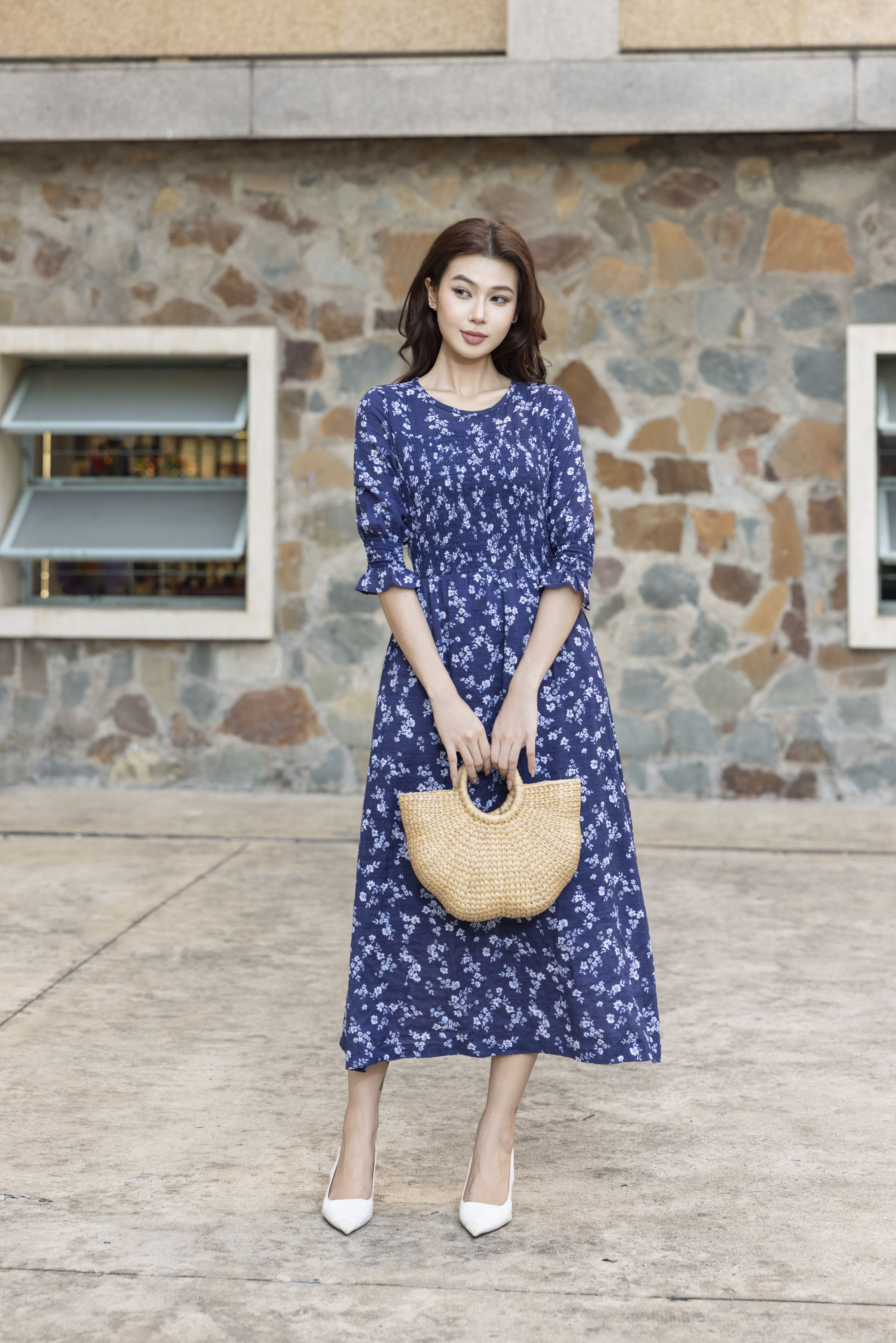 SWANLAKE | Váy Đầm Nữ Maxi Hoa Nhí Tay Lỡ Cổ Tròn Vải Xô Cotton Chiết Eo Du Lịch Biển Hè D11420LW03