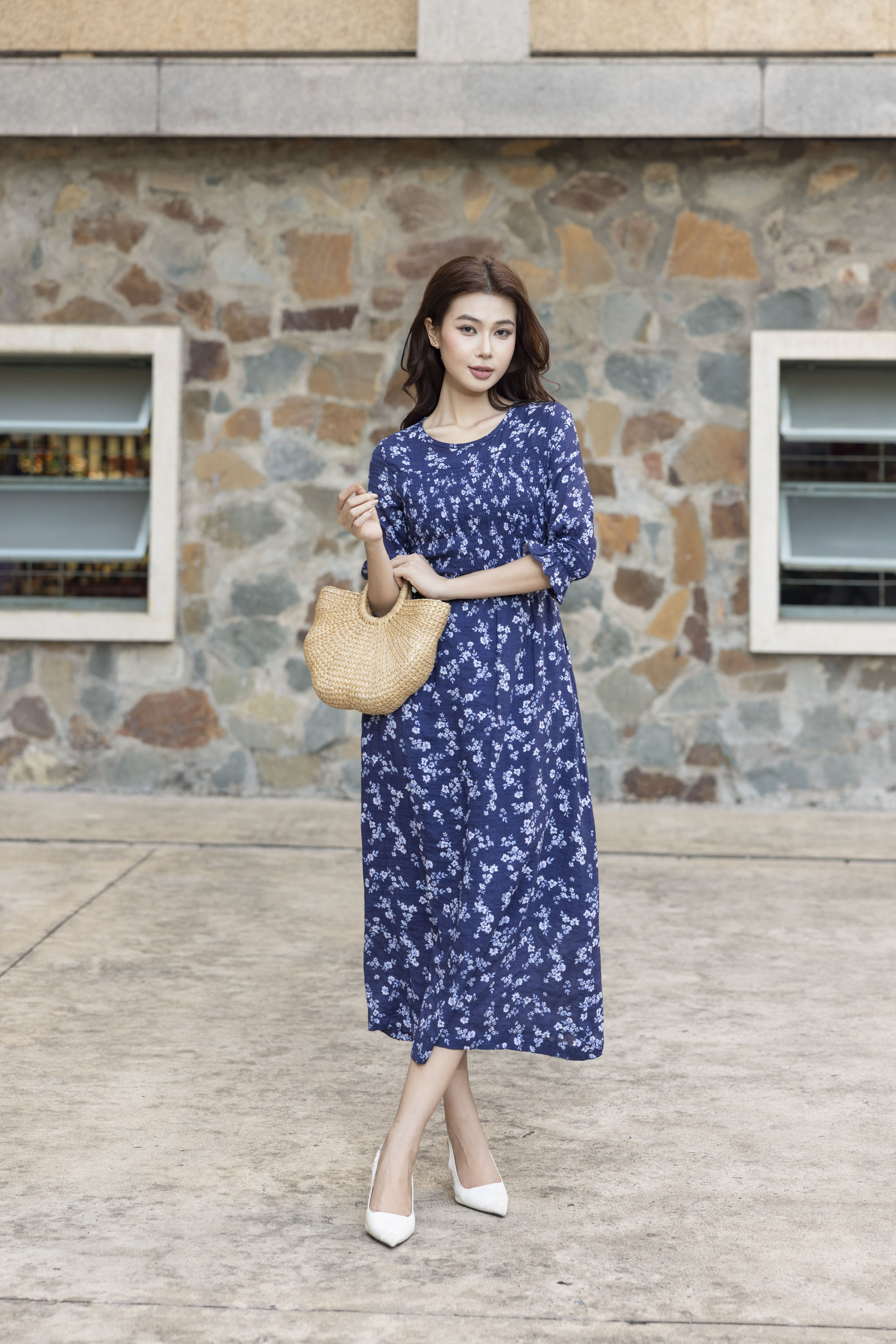 SWANLAKE | Váy Đầm Nữ Maxi Hoa Nhí Tay Lỡ Cổ Tròn Vải Xô Cotton Chiết Eo Du Lịch Biển Hè D11420LW03