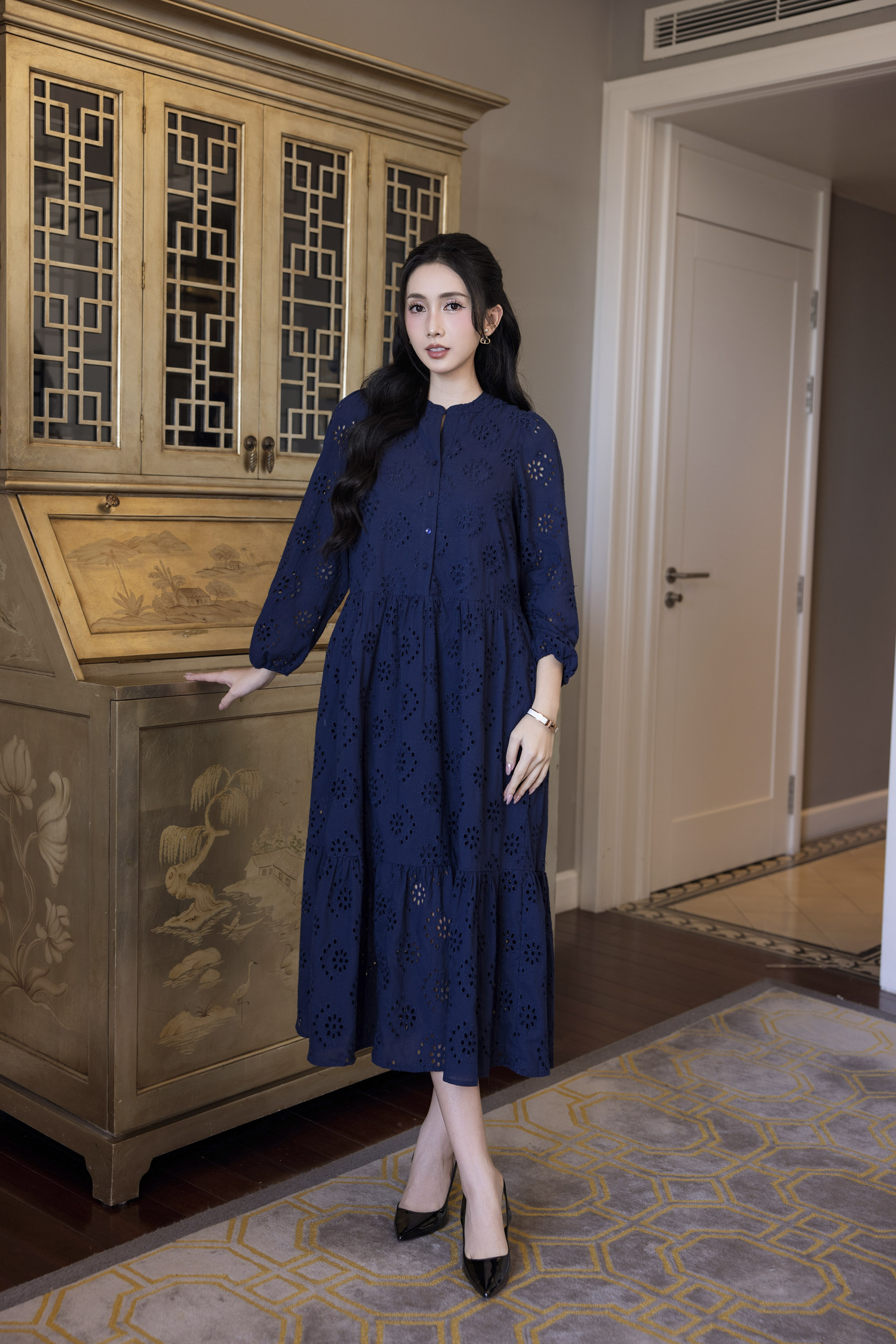 SWANLAKE | Váy Đầm Nữ Maxi Đuôi Cá Babydoll Cotton Thêu Đục Lỗ Trơn Cổ Trụ Cài Nút Tay Dài Hè D12394