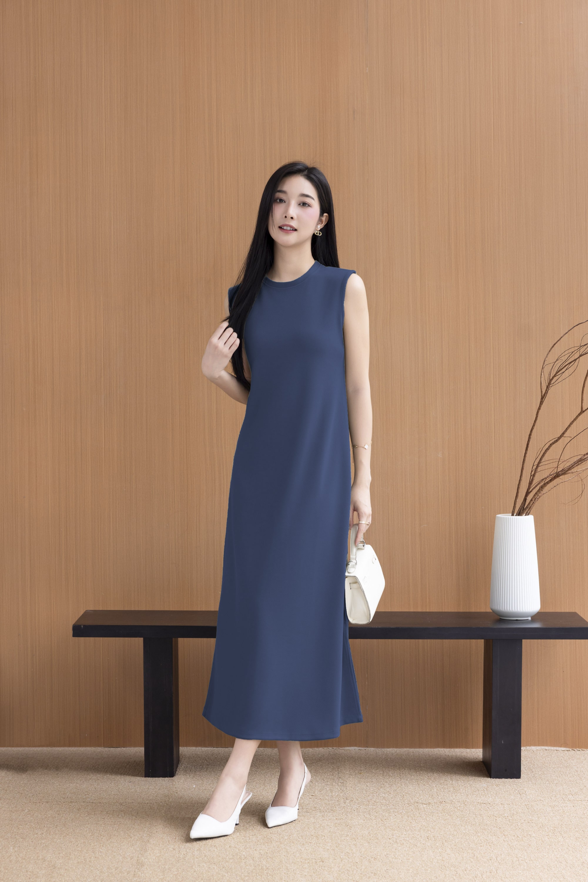 Swanlake | Đầm Sát Nách Phom Suông Chất Thun Dày Basic Swanlake - D11256LW01