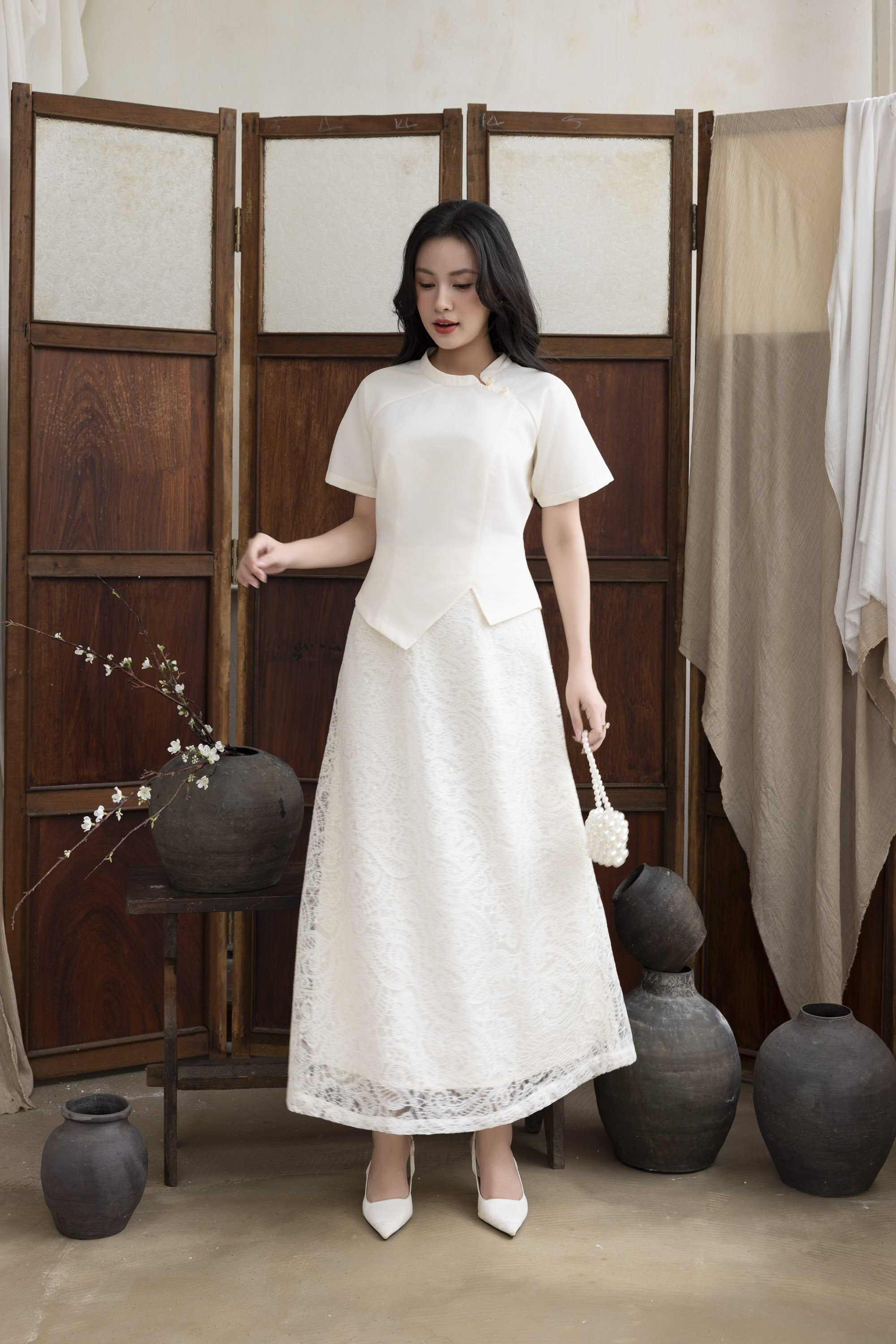 SWANLAKE | Set Bộ Nữ Chất Taffeta Áo Tay Ngắn Vạt Chéo Cổ Trụ Cài Nút Chân Váy Dài Phối Ren B13297LW01