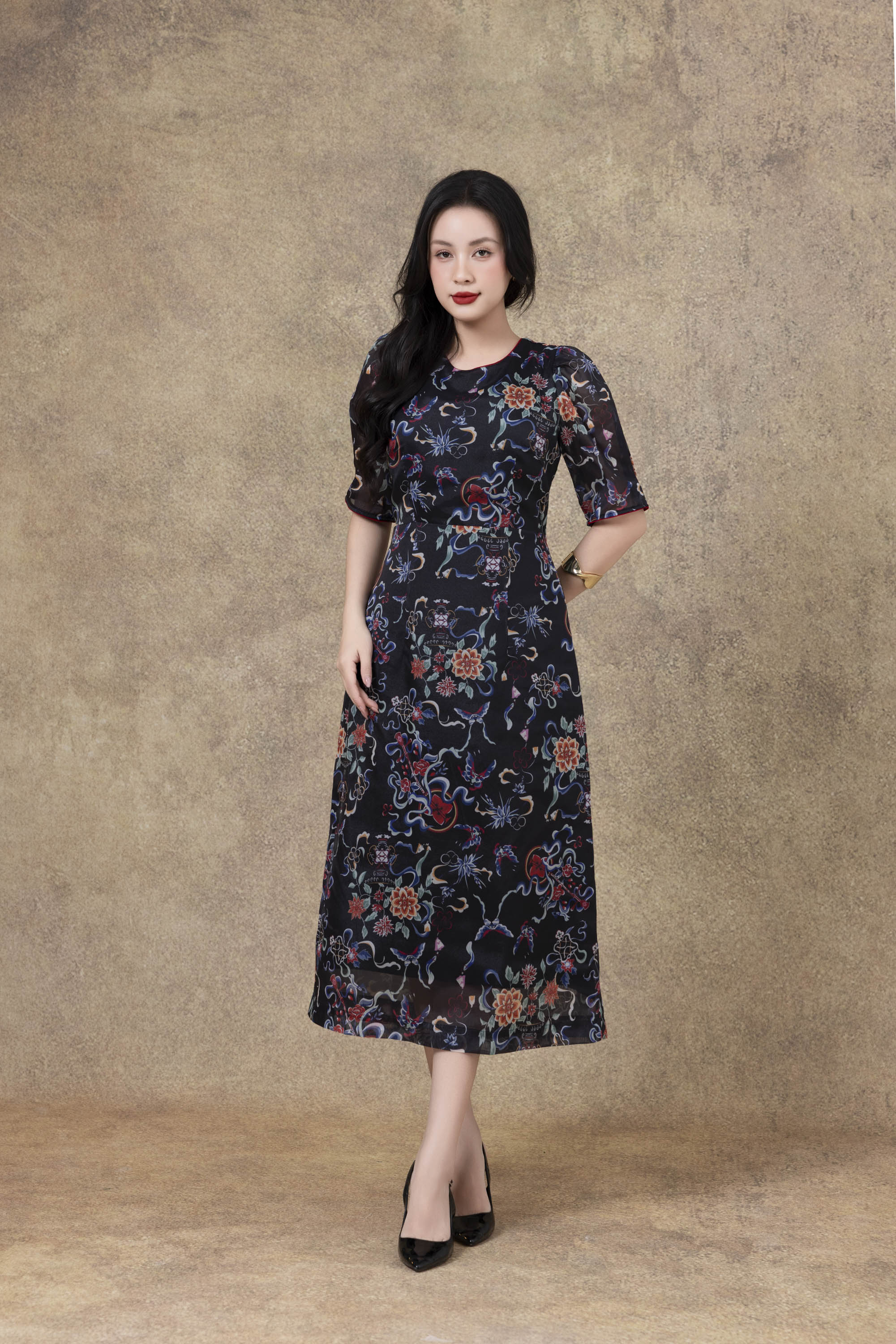 SWANLAKE | Váy Đầm Nữ Maxi Suông Vải Tơ In Hoa Cổ Tròn Tay Bí Phồng Chiết Eo Đi Tiệc Công Sở D13245LW01