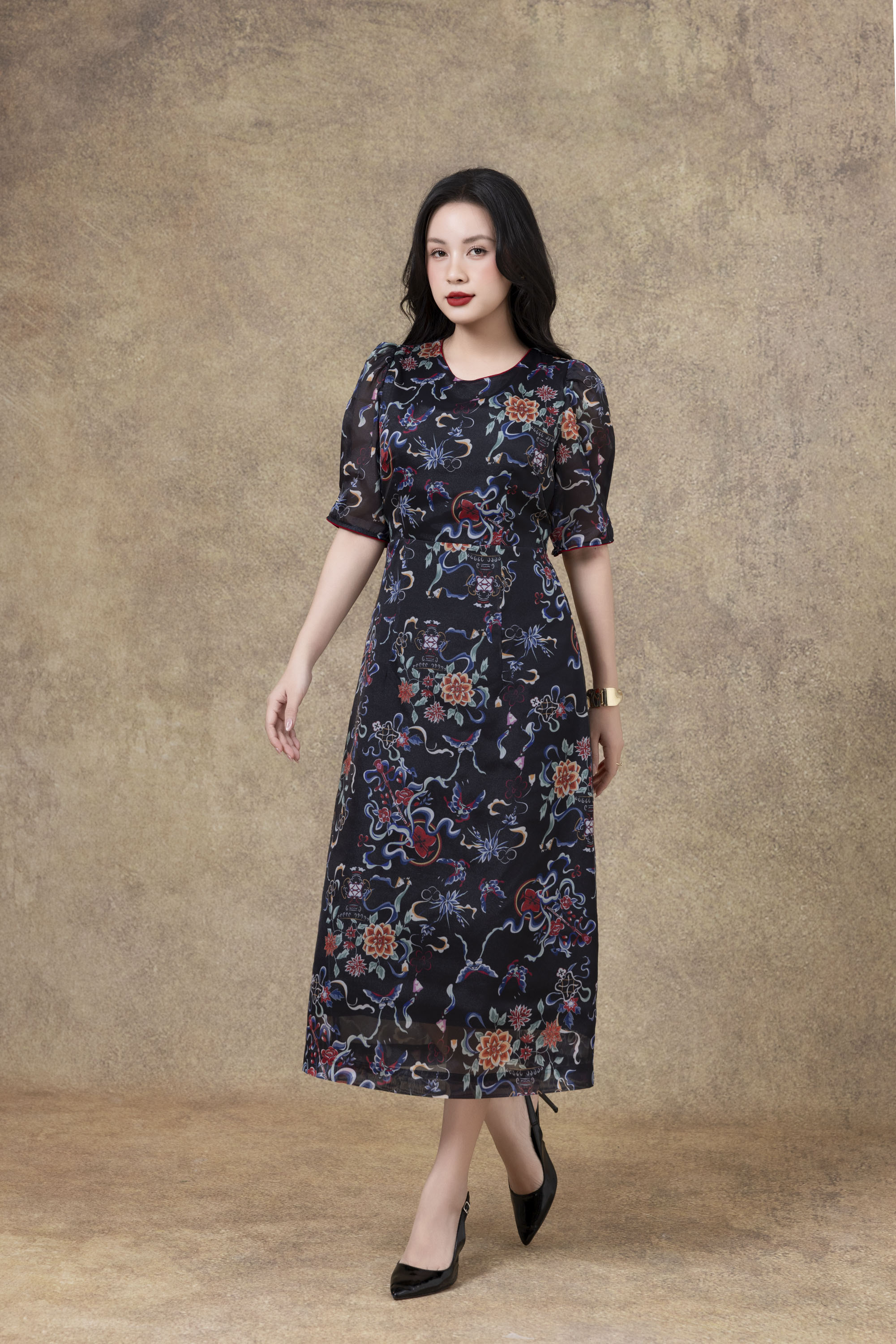 SWANLAKE | Váy Đầm Nữ Maxi Suông Vải Tơ In Hoa Cổ Tròn Tay Bí Phồng Chiết Eo Đi Tiệc Công Sở D13245LW01