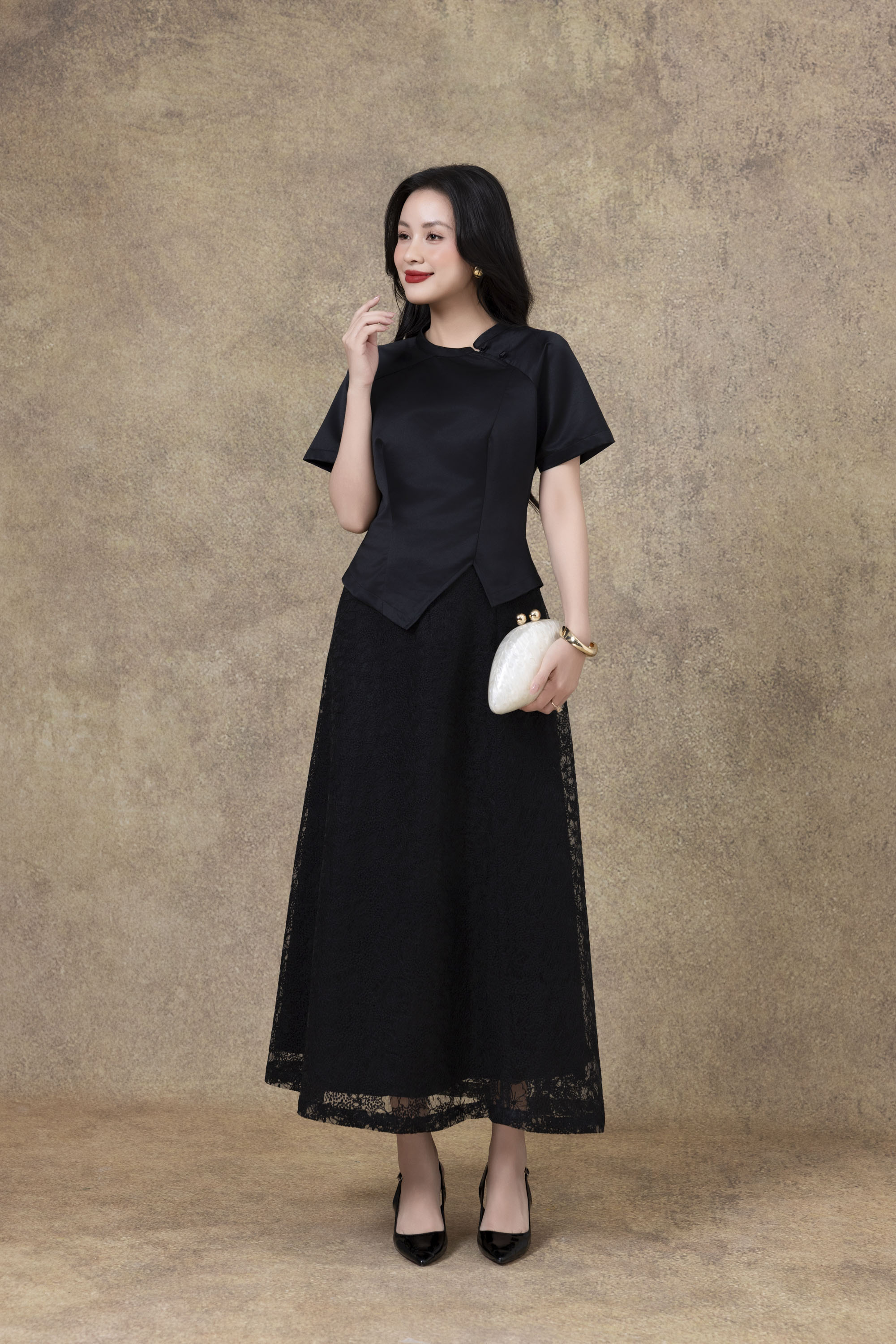 SWANLAKE | Set Bộ Nữ Chất Taffeta Áo Tay Ngắn Vạt Chéo Cổ Trụ Cài Nút Chân Váy Dài Phối Ren B13297LW01