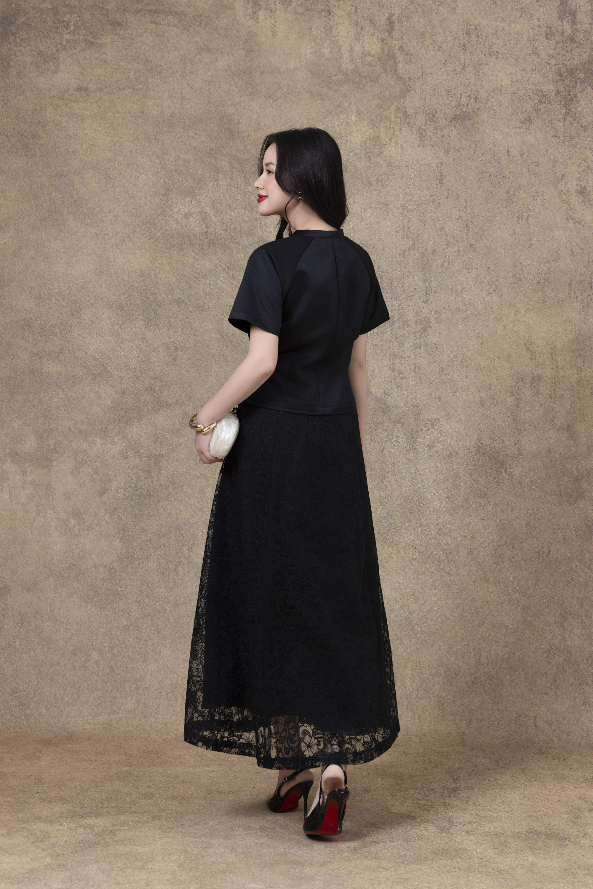 SWANLAKE | Set Bộ Nữ Chất Taffeta Áo Tay Ngắn Vạt Chéo Cổ Trụ Cài Nút Chân Váy Dài Phối Ren B13297LW01