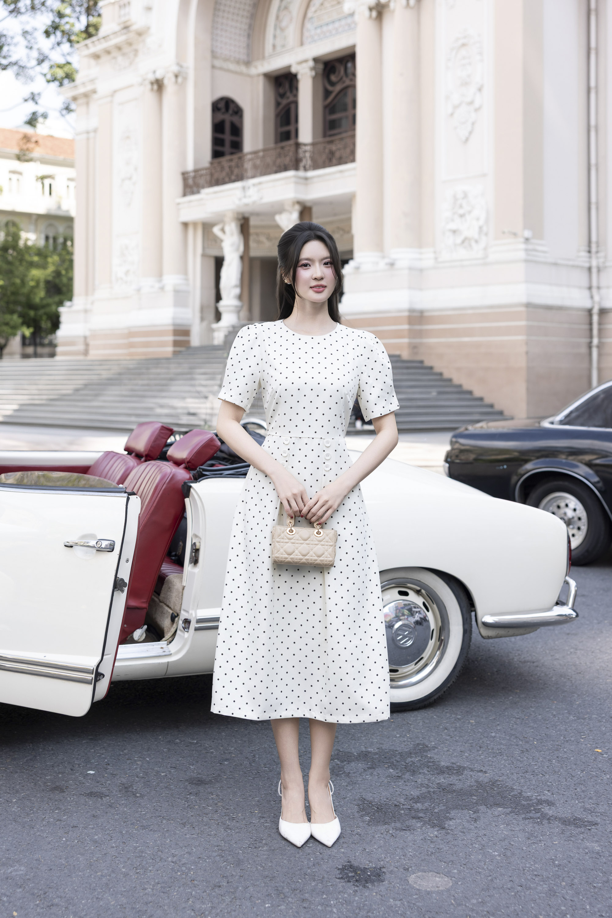 SWANLAKE | Váy Đầm Nữ Chất Vải Bố Chéo Chấm Bi Cổ Tròn Tay Ngắn Chiết Eo Đi Tiệc Công Sở D13463LW01