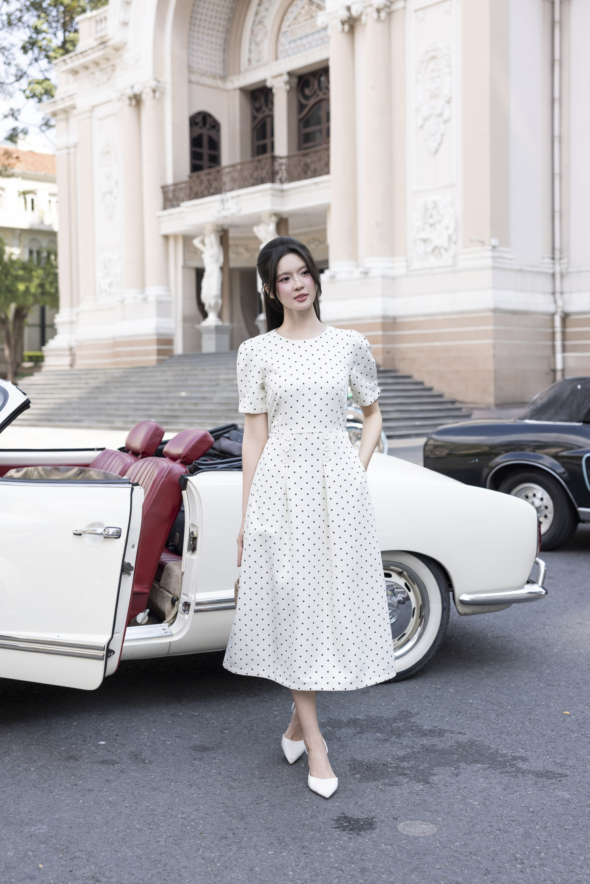 SWANLAKE | Váy Đầm Nữ Chất Vải Bố Chéo Chấm Bi Cổ Tròn Tay Ngắn Chiết Eo Đi Tiệc Công Sở D13463LW01
