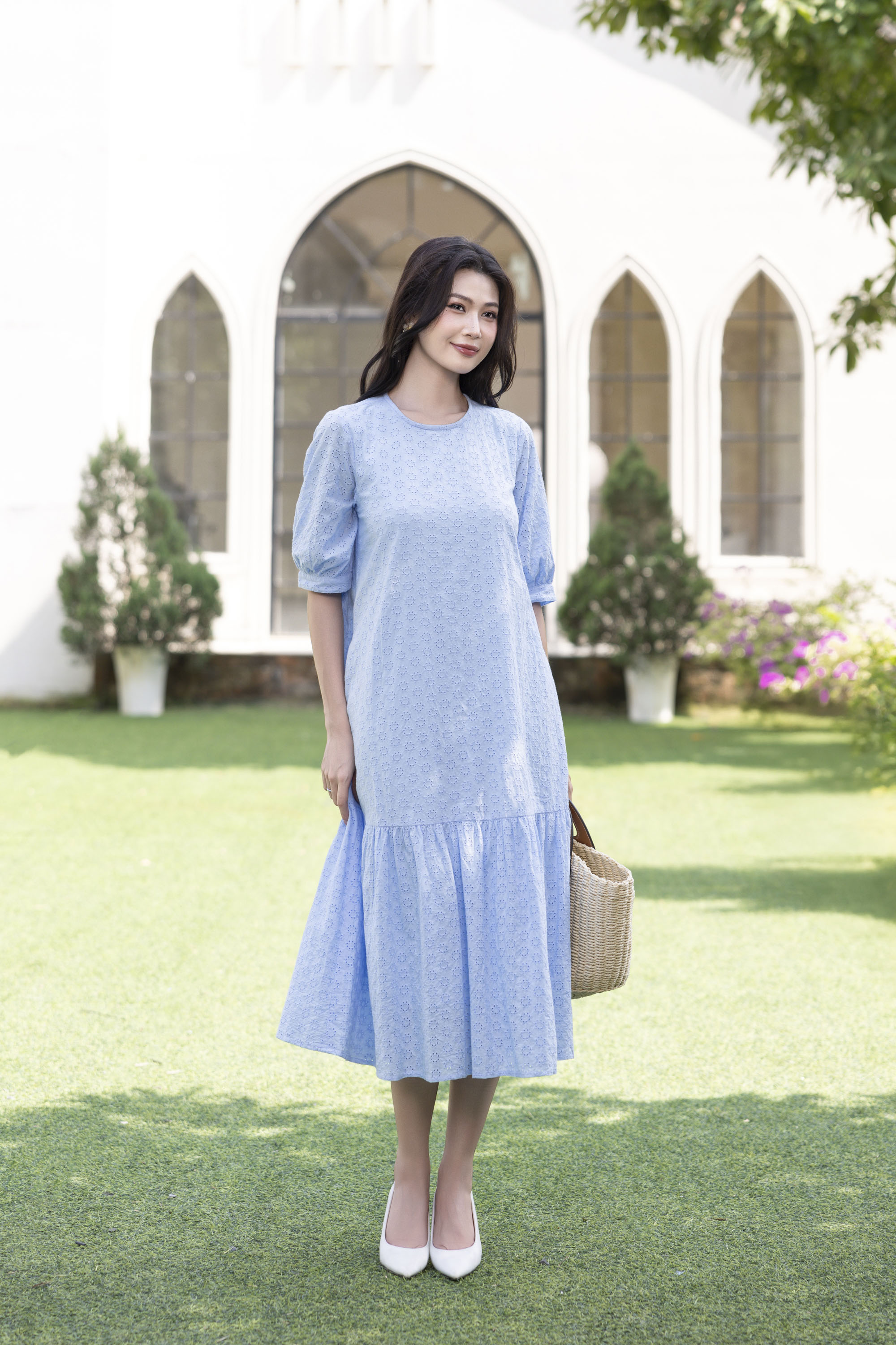 SWANLAKE | Váy Đầm Nữ Maxi Suông Đuôi Cá Vải Cotton Thêu Đục Lỗ 2 Lớp Có Túi Du Lịch Đi Biển D11522