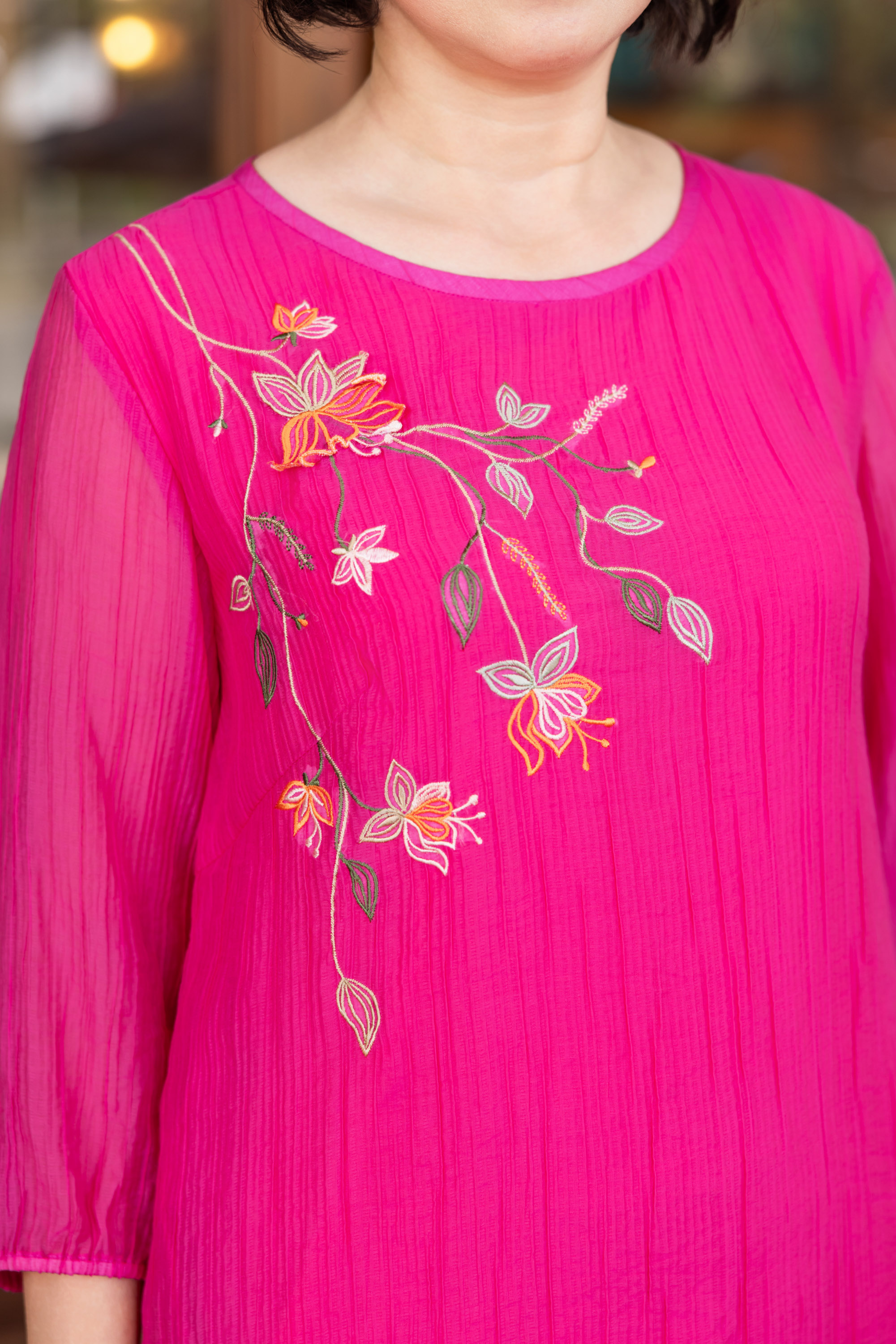 M COLLECTION | Váy Đầm Nữ Trung Niên Tặng Mẹ, Bà Suông Tơ 2 Lớp Thêu Hoa Hè Tay Lỡ Bo Chun D12317LW01