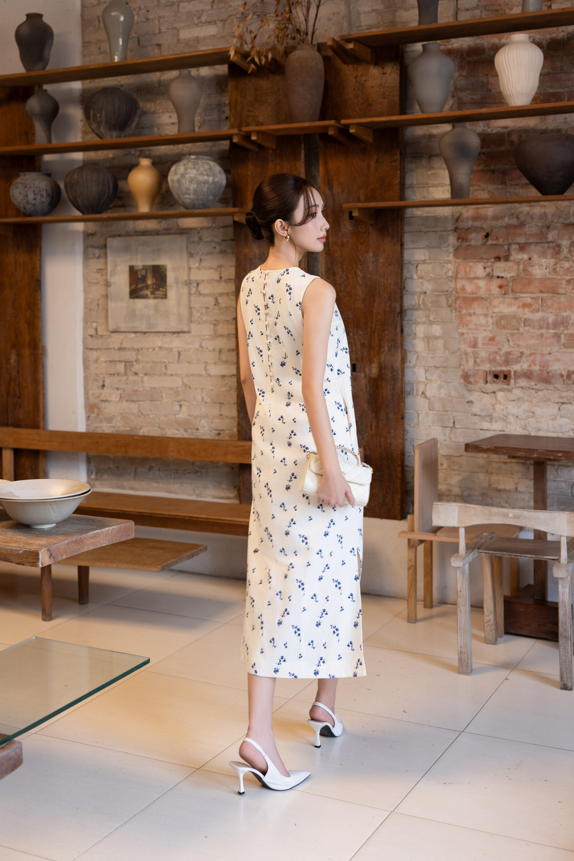 SWANLAKE | Váy Đầm Nữ Maxi Suông Sát Nách Xẻ Tà Linen Bông In Hoa Hè Cổ Tròn Có Túi Du Lịch D12380LW05