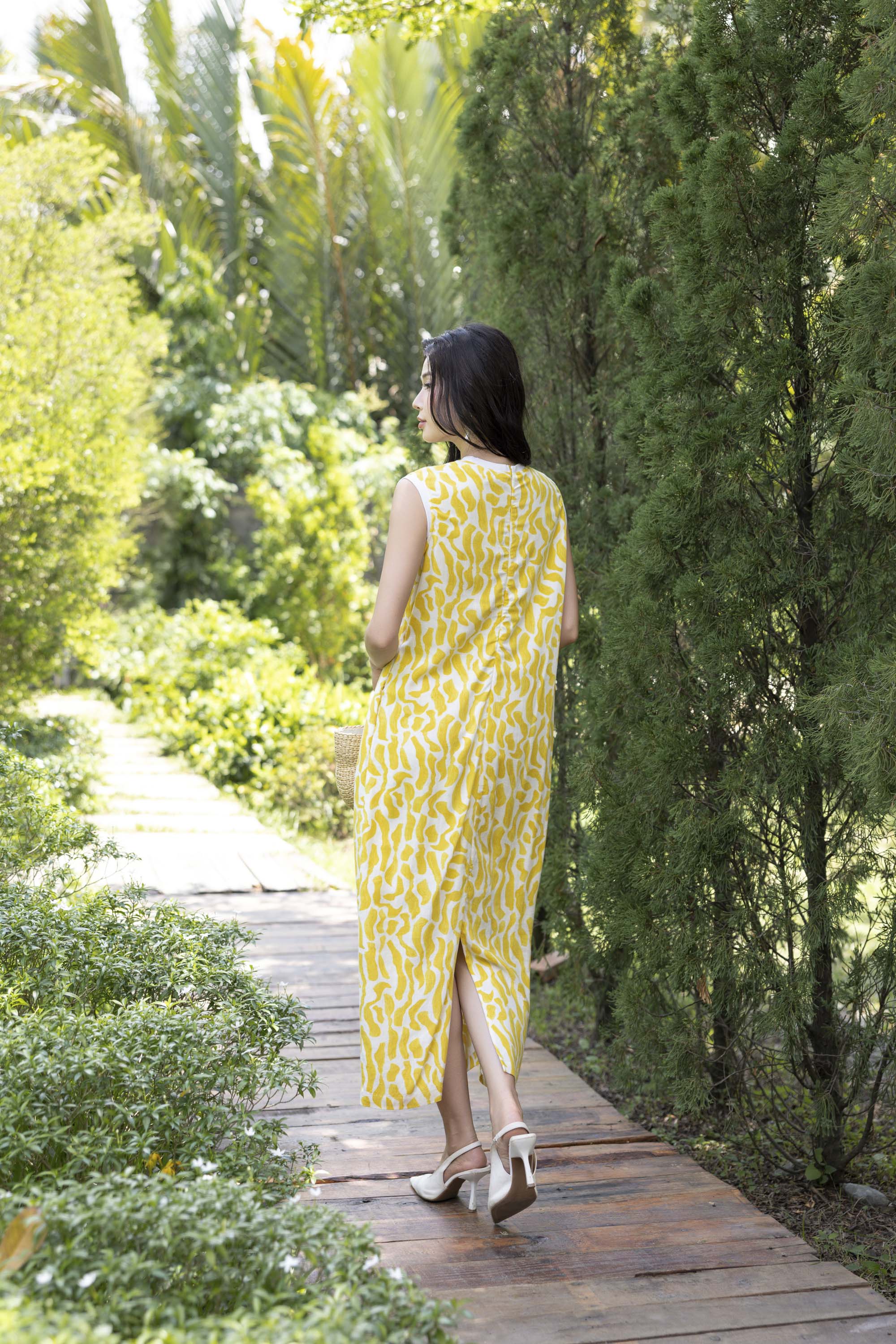 SWANLAKE | Váy Đầm Nữ Suông Maxi Sát Nách Xẻ Tà Cổ Tròn Thun In Hoạ Tiết Hè Vải Linen Công Sở D12632LW01