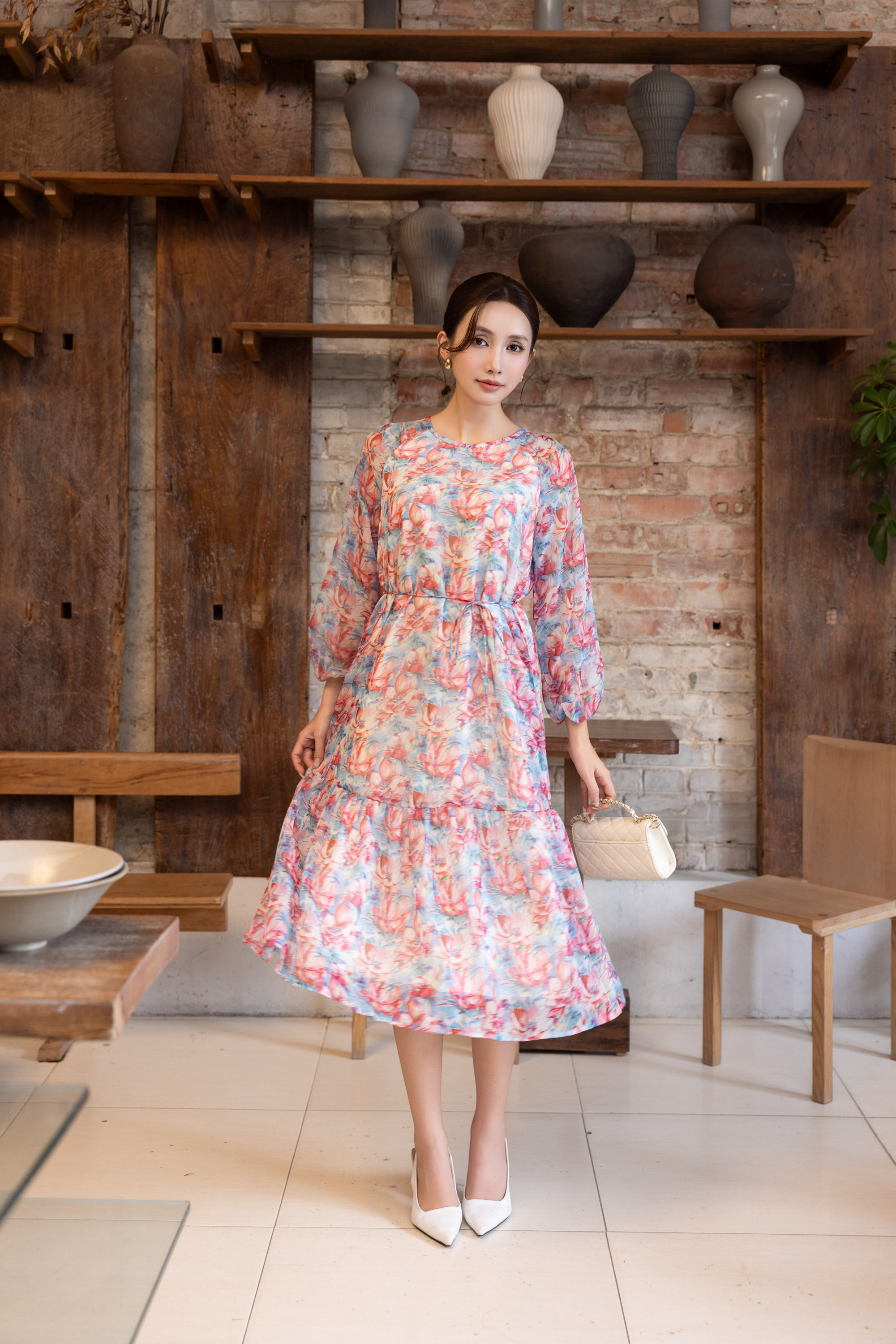 SWANLAKE | Váy Đầm Nữ Maxi Suông 2 Lớp Cổ Tròn Tay Dài Dây Thắt Eo Vải Tơ In Hoa Đi Biển Hè D13653LW01