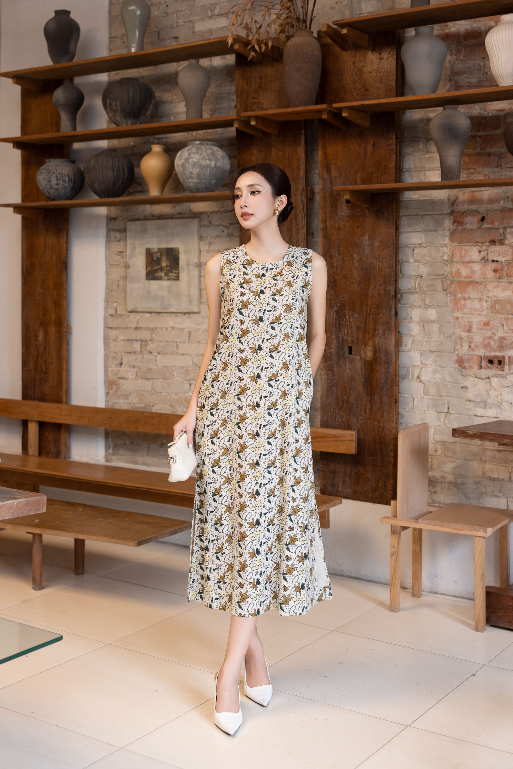 SWANLAKE | Váy Đầm Nữ Maxi Suông Sát Nách Xẻ Tà Linen Bông In Hoa Hè Cổ Tròn Có Túi Du Lịch D12380LW05