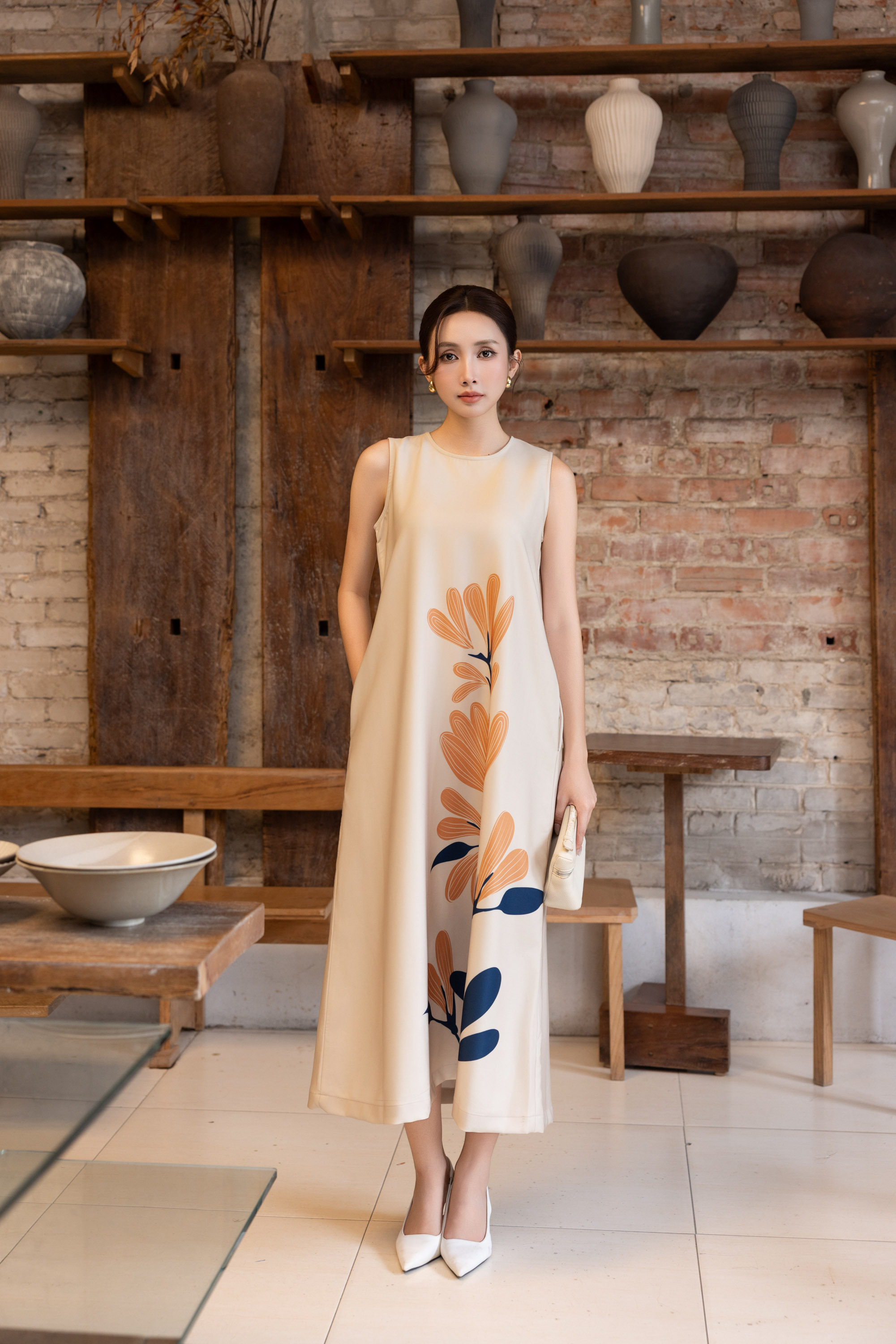 SWANLAKE | Váy Đầm Nữ Maxi Suông Cổ Tròn Sát Nách In Hoa Vải Lụa Dày Đi Biển Du Lịch Hè D12095LW14