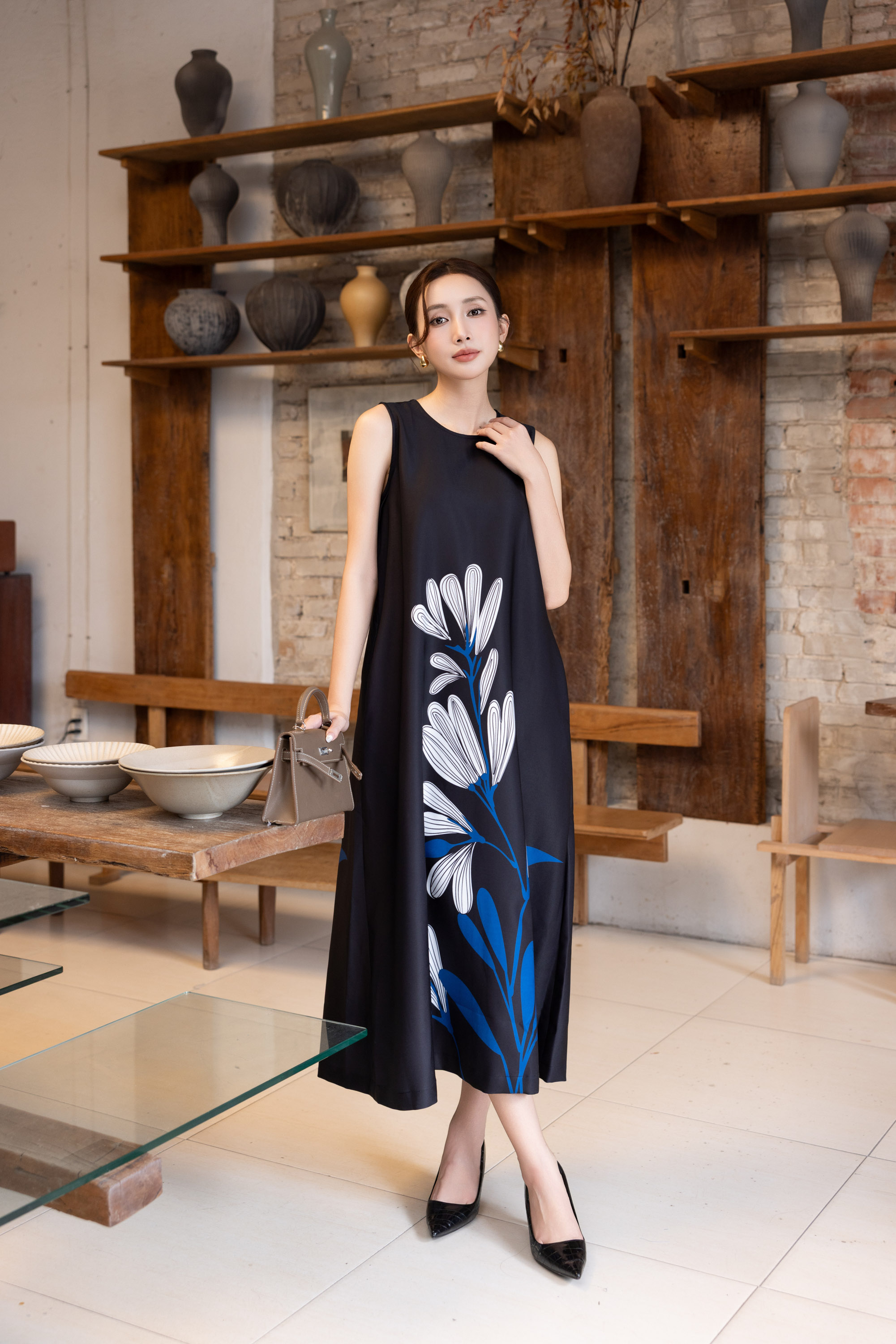 SWANLAKE | Váy Đầm Nữ Maxi Suông Cổ Tròn Sát Nách In Hoa Vải Lụa Dày Đi Biển Du Lịch Hè D12095LW14