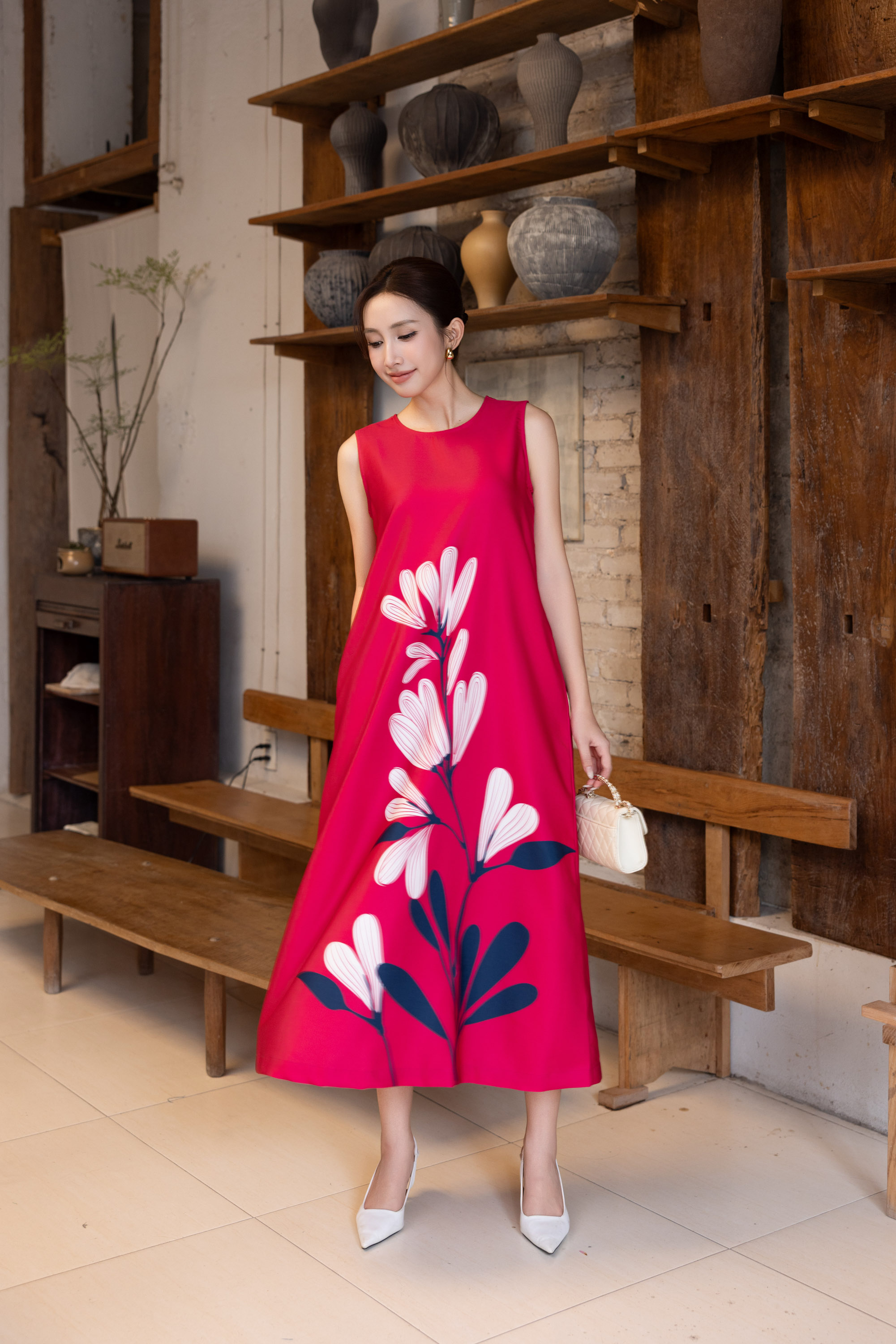 SWANLAKE | Váy Đầm Nữ Maxi Suông Cổ Tròn Sát Nách In Hoa Vải Lụa Dày Đi Biển Du Lịch Hè D12095LW14